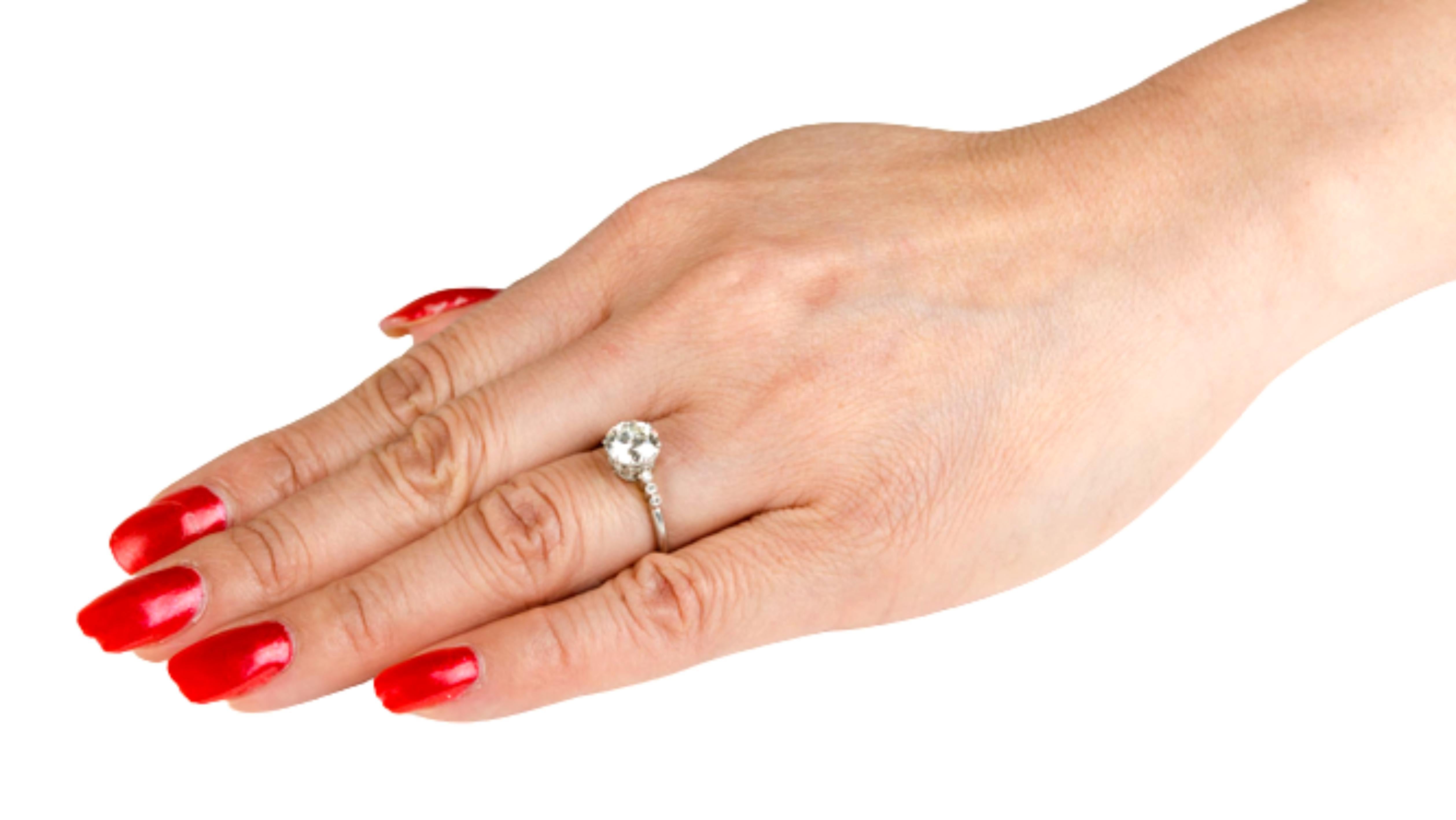 Taille vieille Europe Bague de fiançailles en platine avec un diamant de taille européenne ancienne de 1,60ct en vente