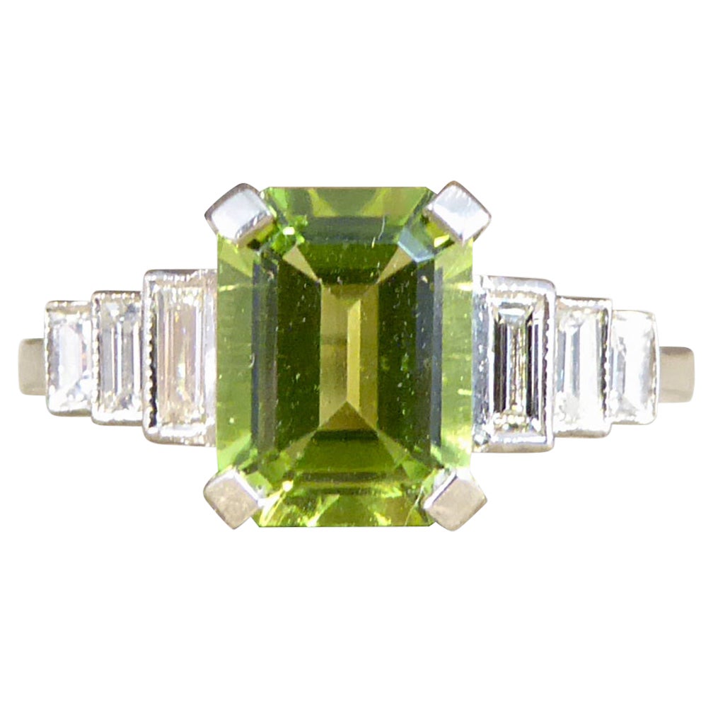 1.60ct Peridot Ring mit Baguette Diamanten Schultern in Platin