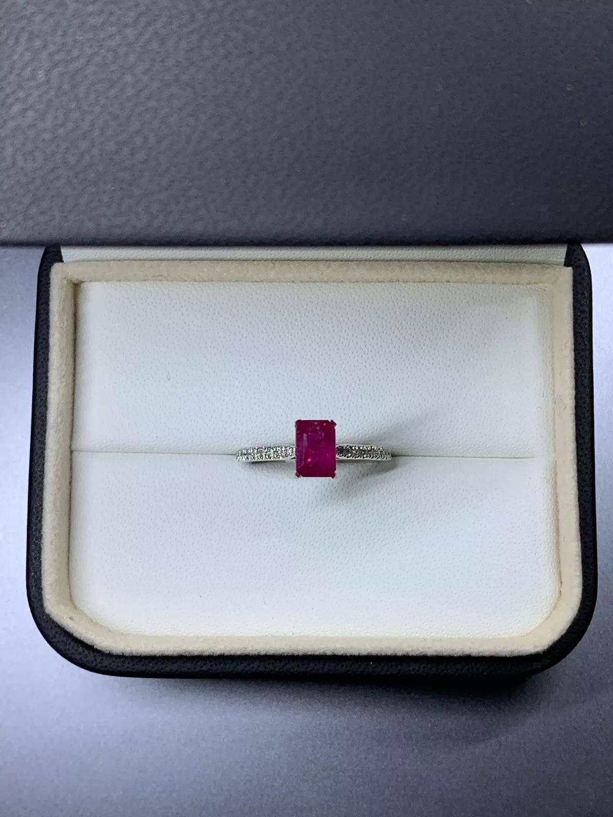 1.60ct Ruby and diamond engagement ring in 18k white gold. In New Condition For Sale In London, GB