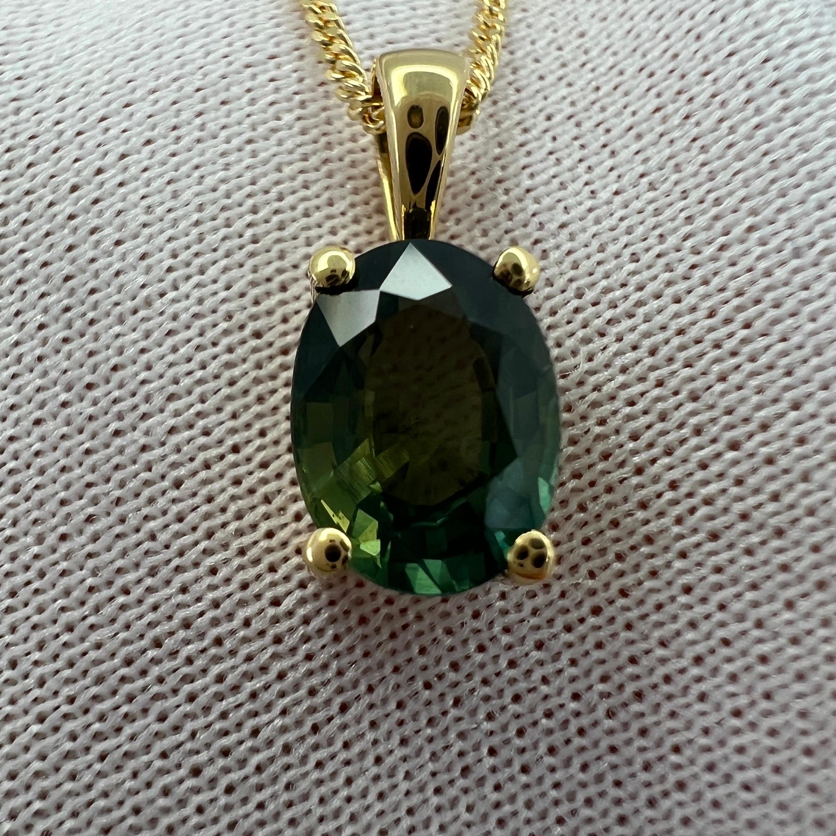 Colgante solitario de oro amarillo de 18 quilates con zafiro Australia verde vivo de 1,60 ct y talla ovalada en venta 1