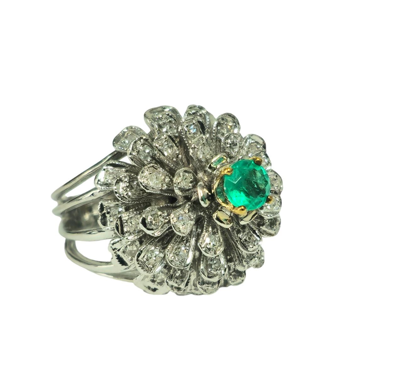 Round Cut 1.60ct VVS Diamond & Emerald in 14k Ring (Certified) For Sale