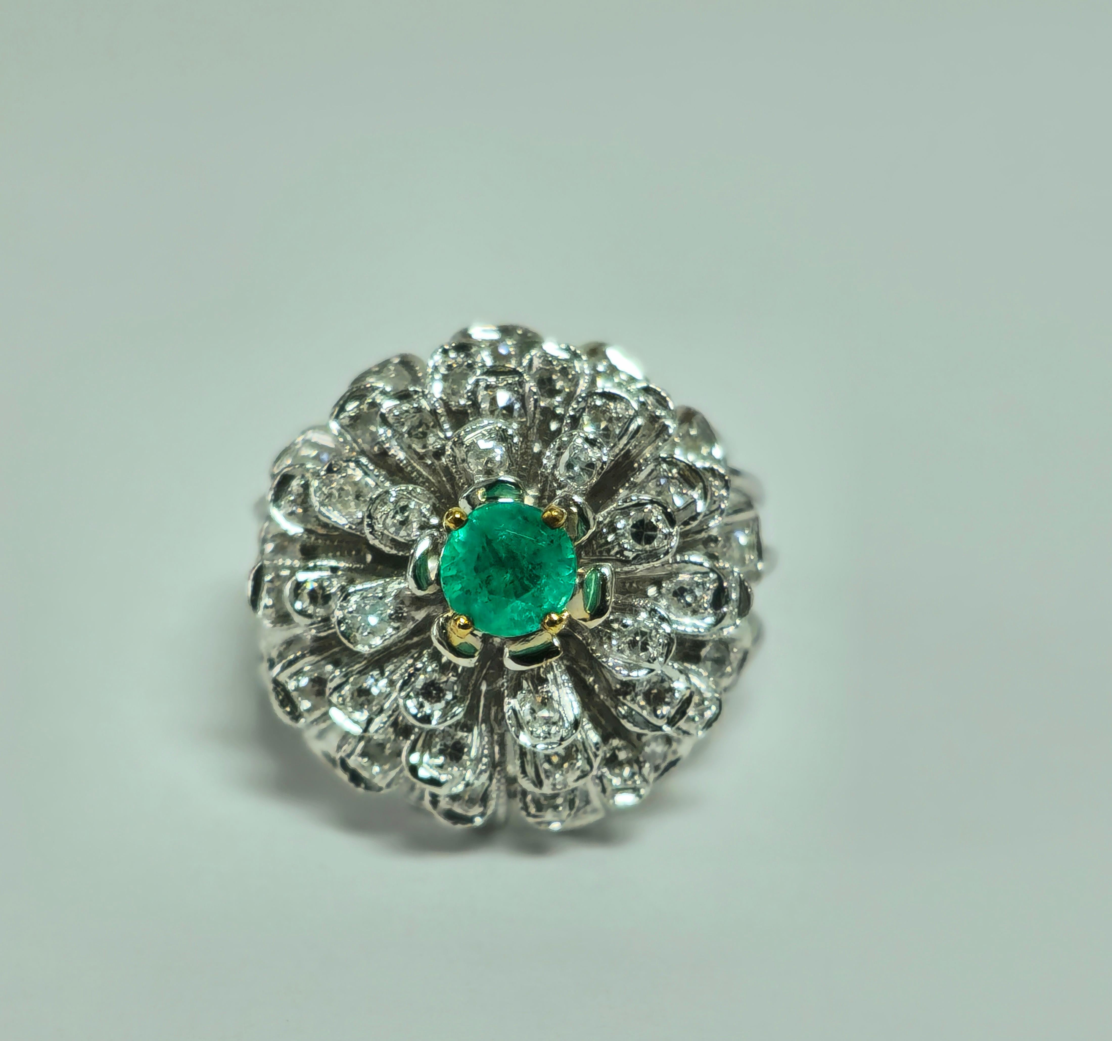 1,60 Karat VVS Diamant & Smaragd in 14k Ring (zertifiziert) (Rundschliff) im Angebot