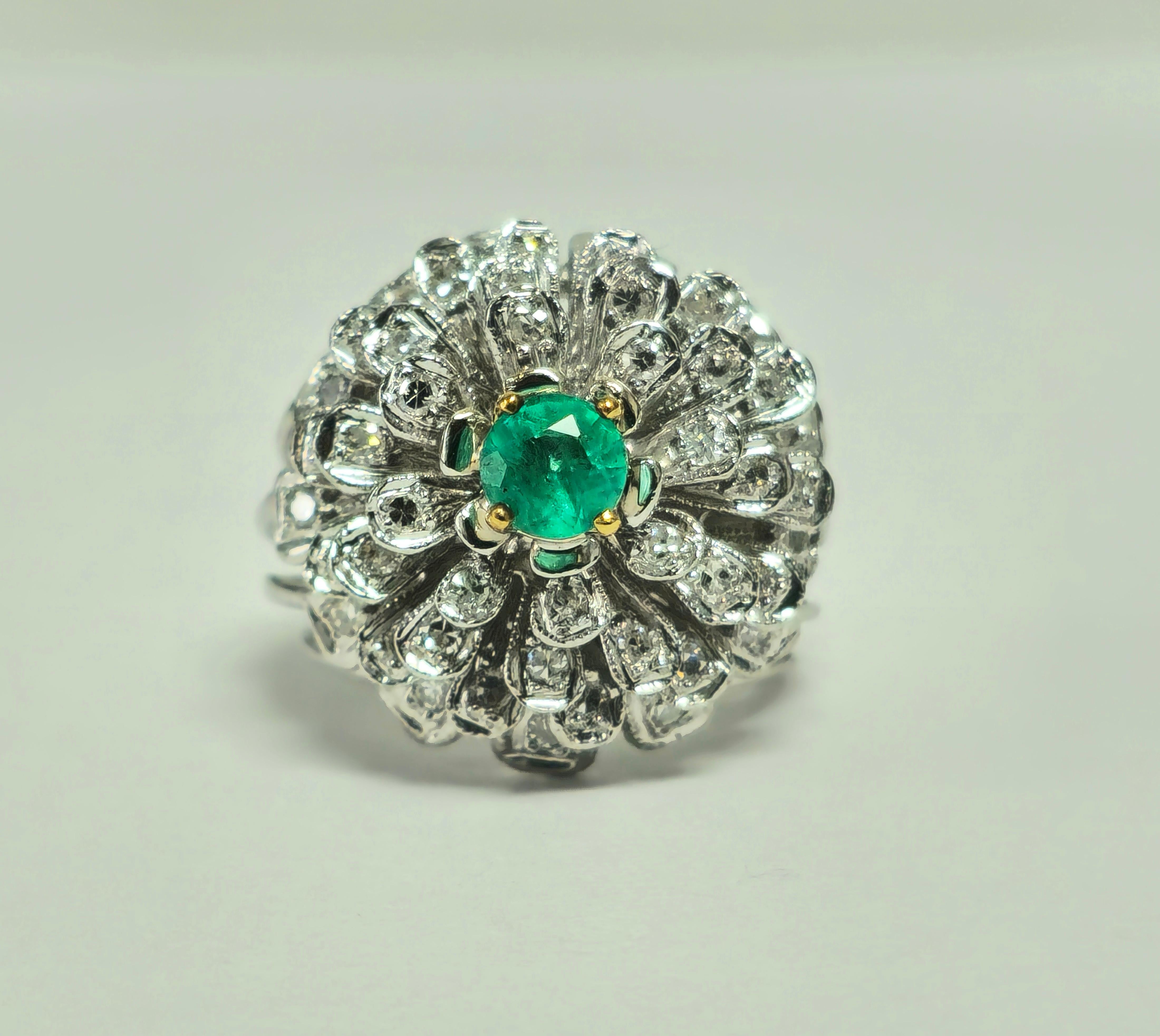 1.60ct VVS Diamond & Emerald in 14k Ring (Certified) In Excellent Condition For Sale In Miami, FL