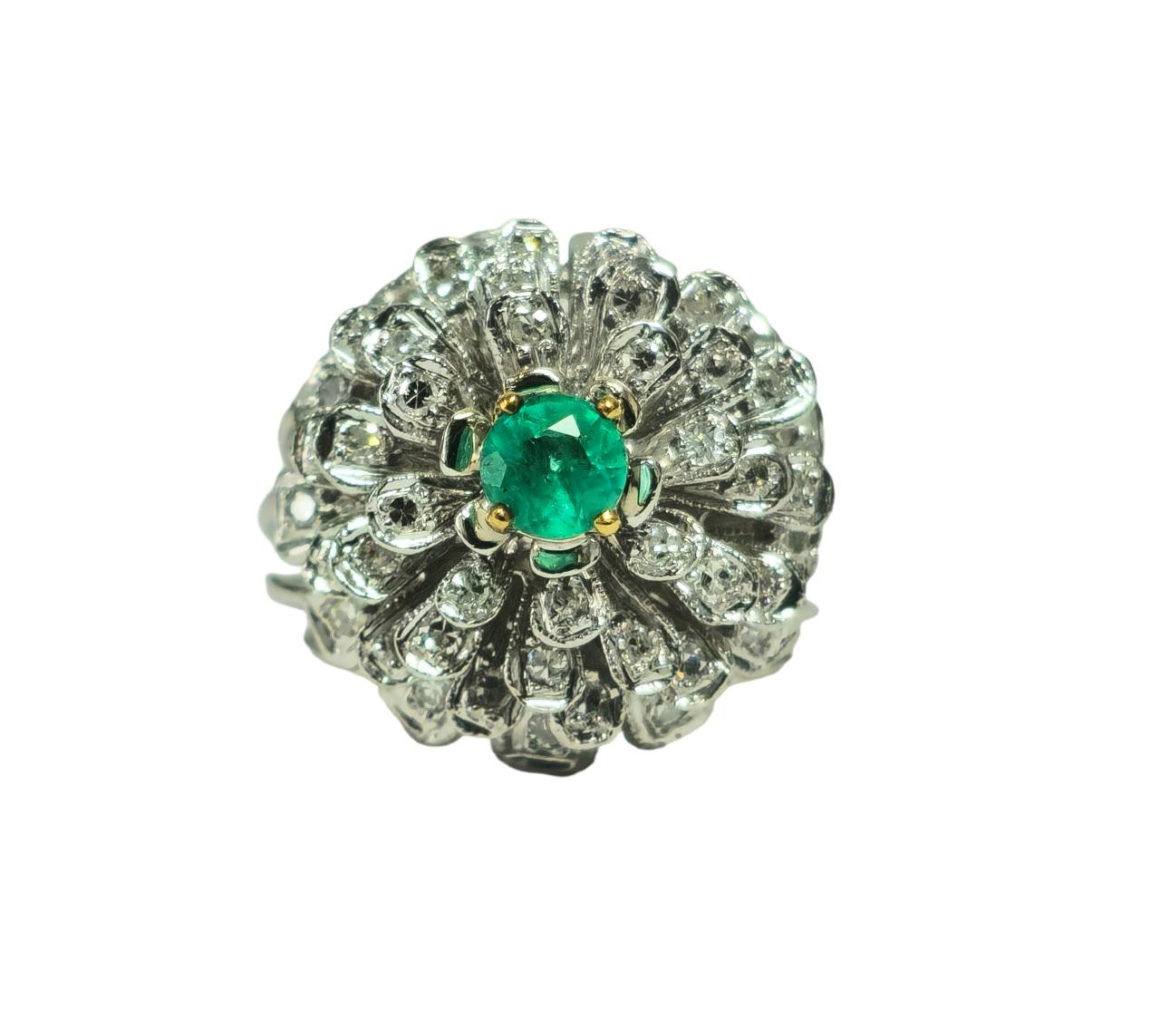 Women's 1.60ct VVS Diamond & Emerald in 14k Ring (Certified) For Sale
