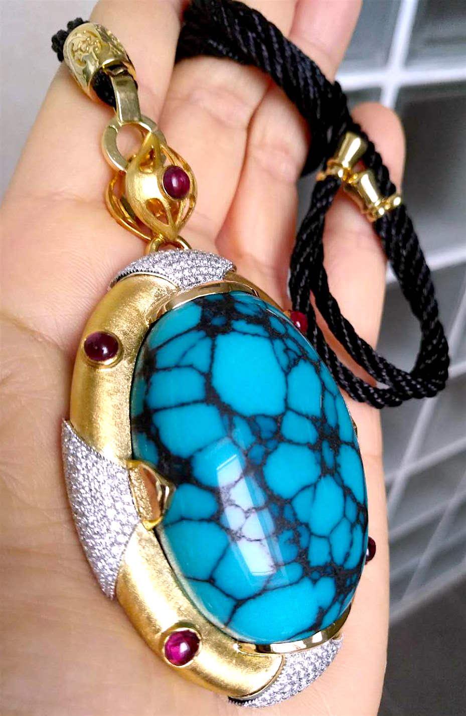 160CTS Top Grade YunGai Turquoise 18 Karat Gold Pandent Necklace, Diamond & Ruby For Sale 2