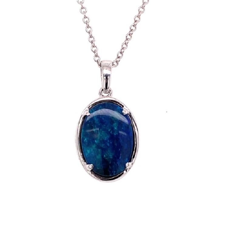 1.60ctw Australian Oval Shaped Opal Pendant in 18k White Gold In New Condition For Sale In Houston, TX