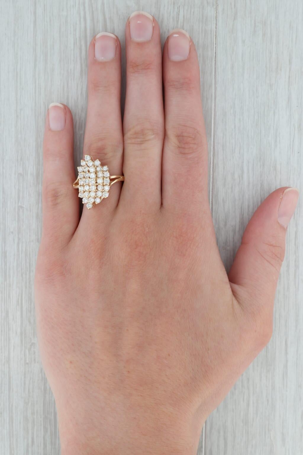 Bague cocktail en or jaune 14 carats avec grappe de diamants de 1,60 ctw, taille 10,75 en vente 3