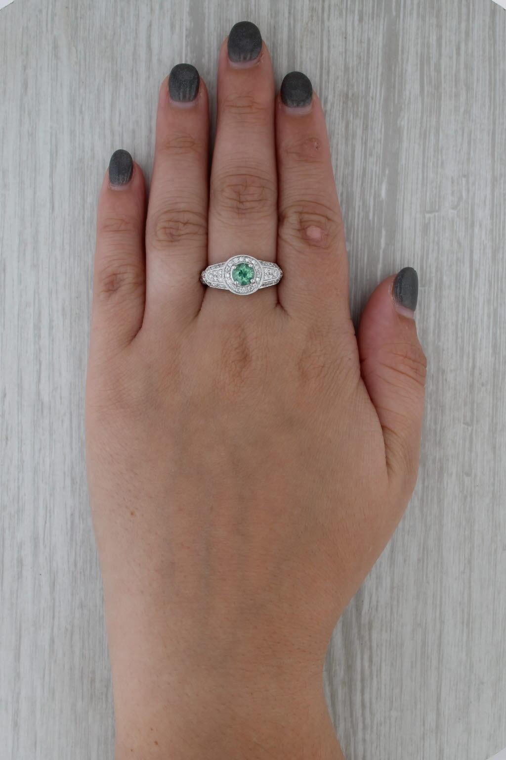 Anillo Halo de Diamantes Circón Verde 1,60 ctw Oro Blanco 14k Tamaño 8 Compromiso en venta 4
