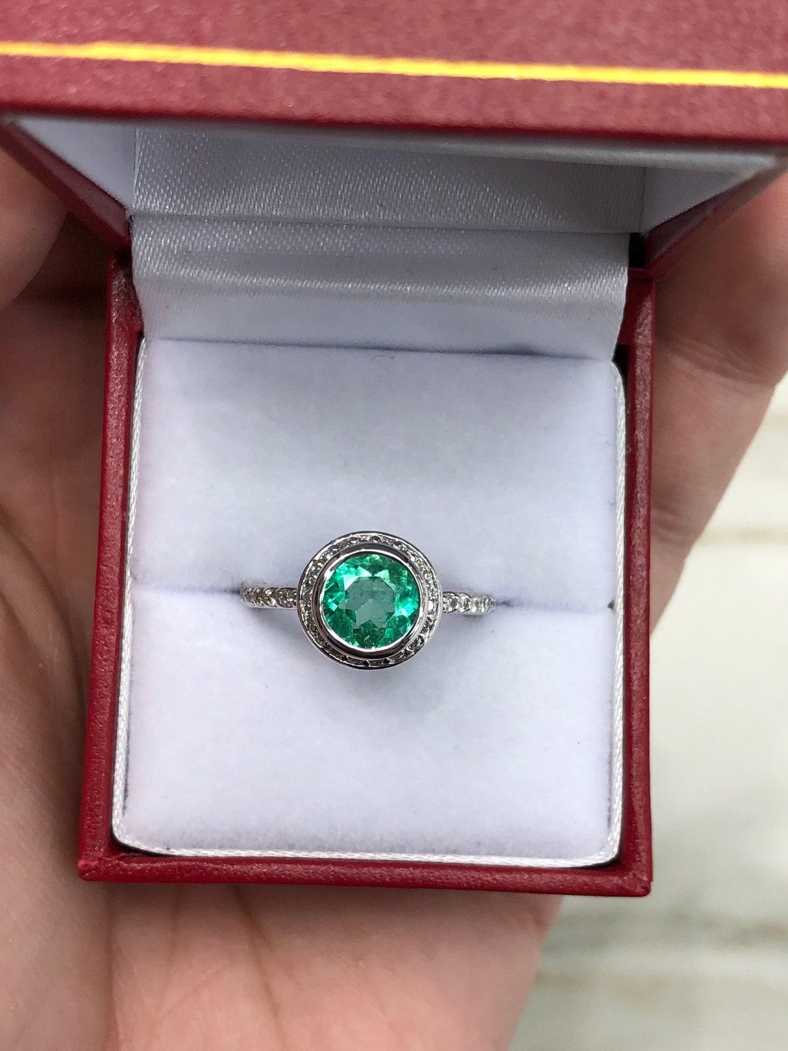 emerald round cut ring