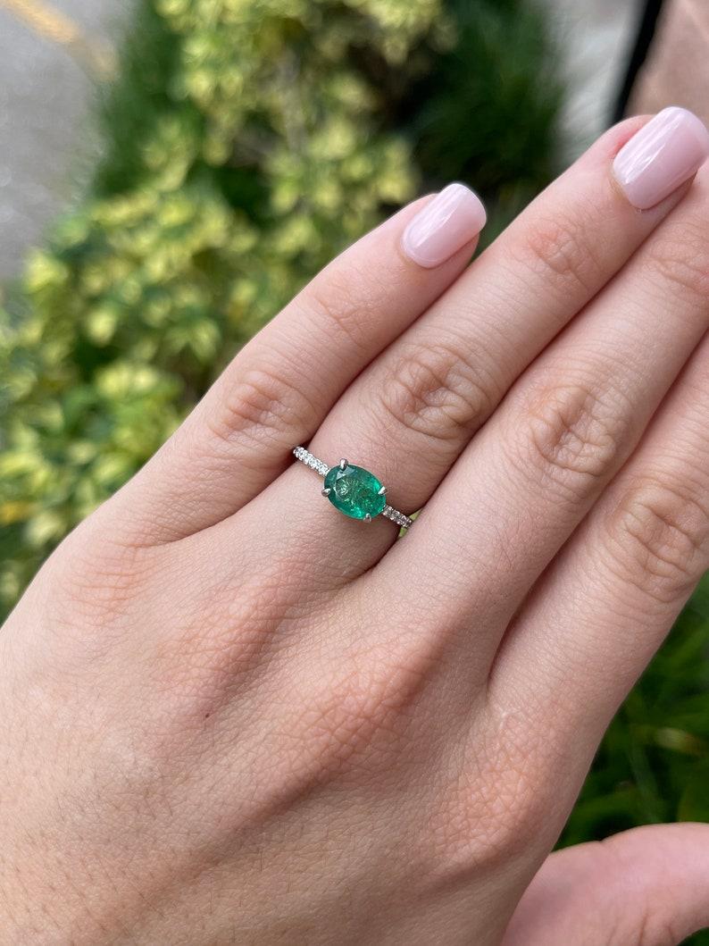 Women's 1.60tcw 14K Lush Green Oval Emerald & Diamond Full Finger Coverage Ring For Sale