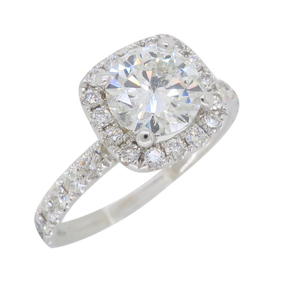 Bague de fiançailles avec halo de diamants de 1,61 carat Excellent état - En vente à Webster, NY
