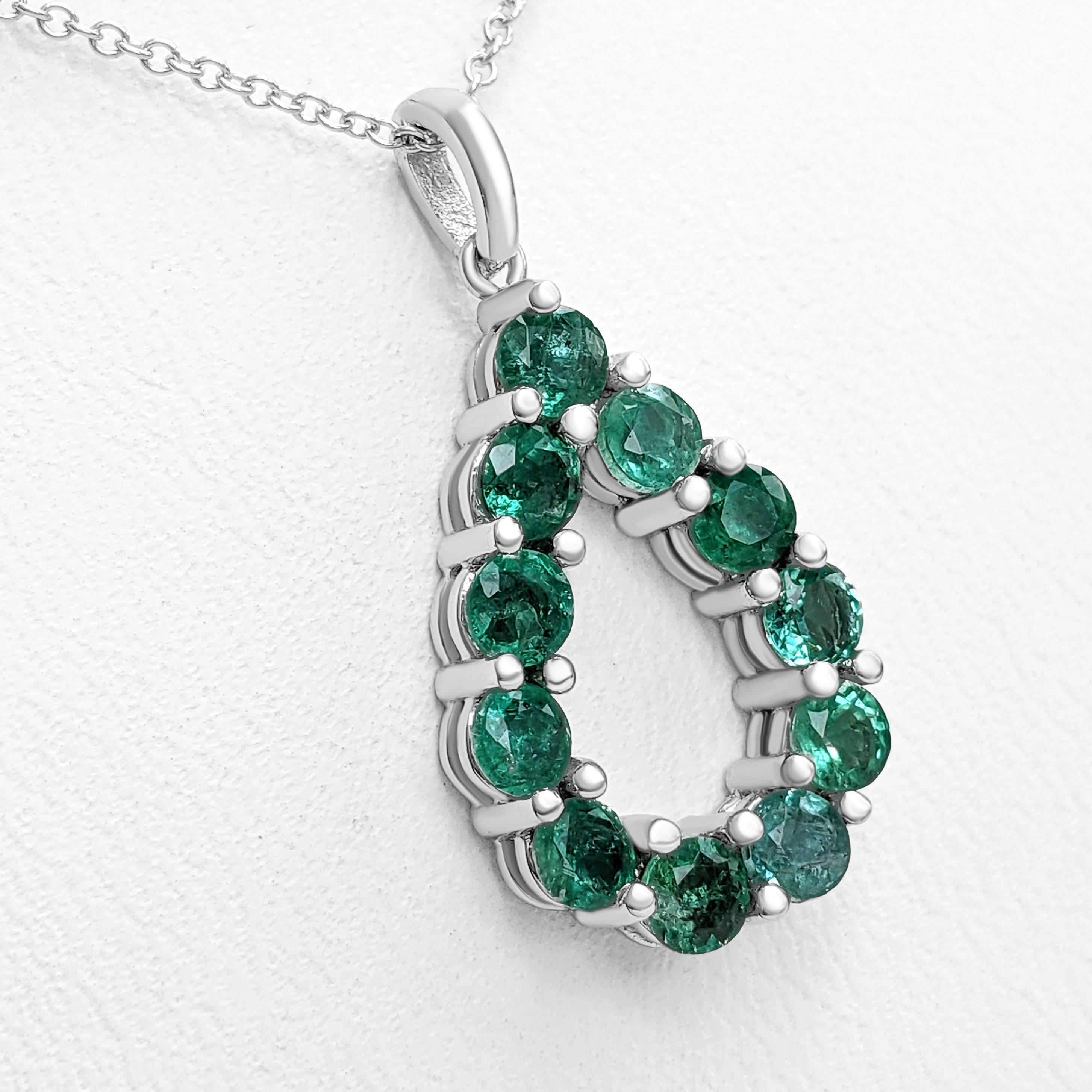 NO RESERVE! 1.61 Carat Emerald, 14 Karat White Gold, Necklace with Pendant In New Condition In Ramat Gan, IL