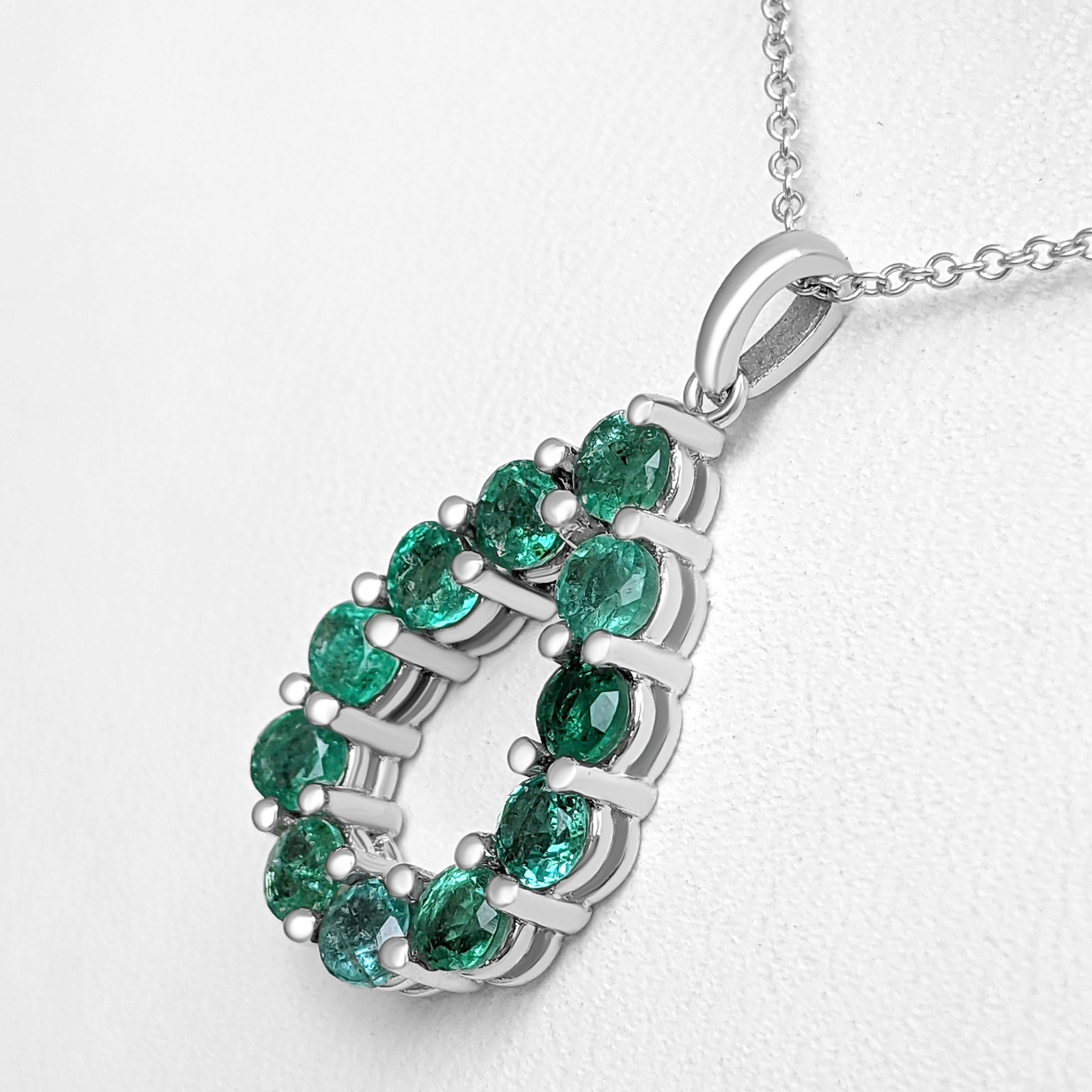 NO RESERVE! 1.61 Carat Emerald, 14 Karat White Gold, Necklace with Pendant 1