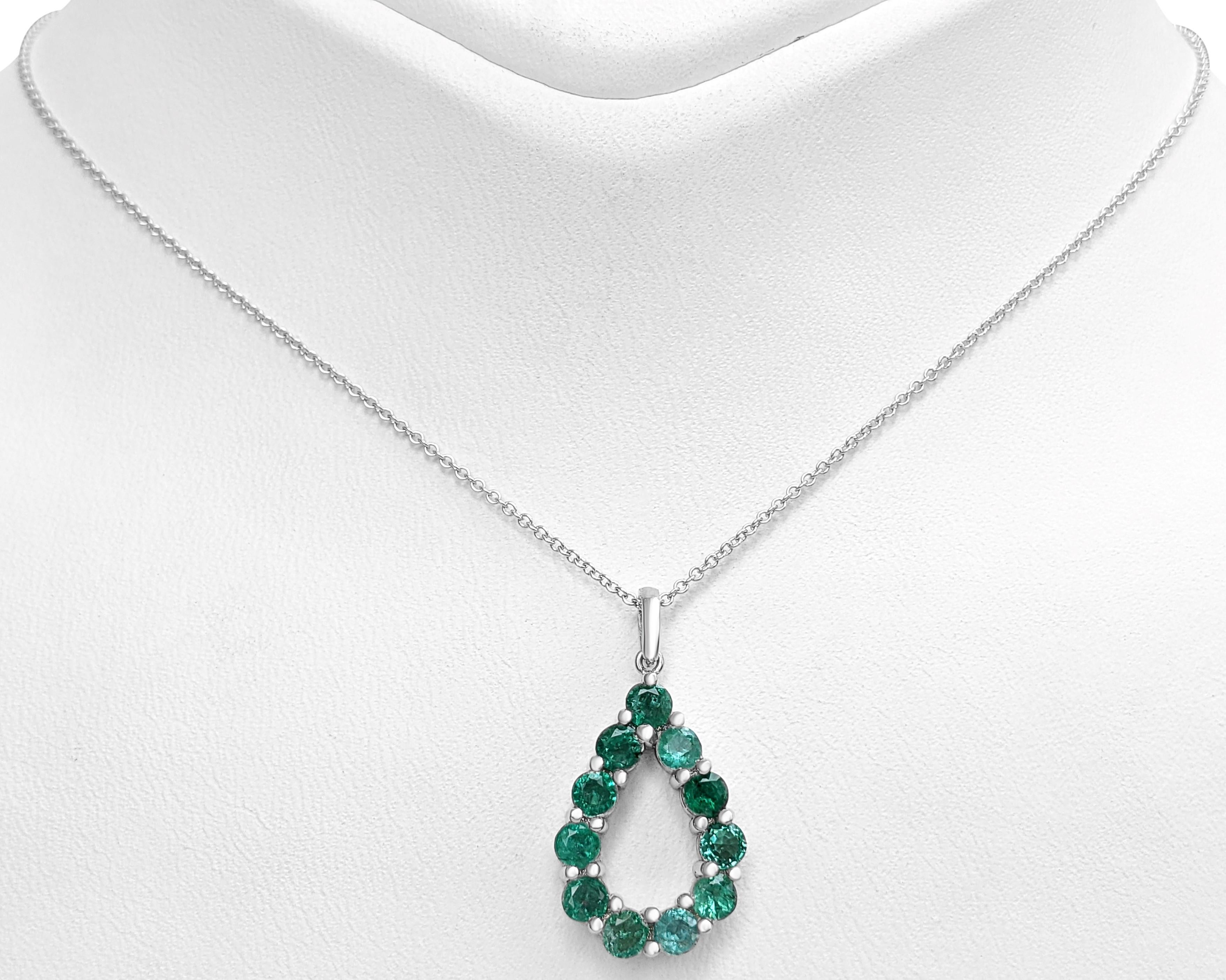 NO RESERVE! 1.61 Carat Emerald, 14 Karat White Gold, Necklace with Pendant 2