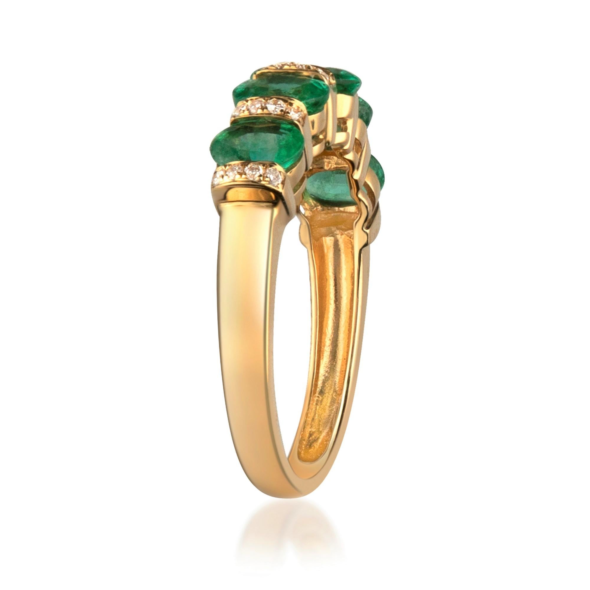 1.61 Carat Emerald and Diamond 14 Karat Yellow Gold Band Ring In New Condition In New York, NY