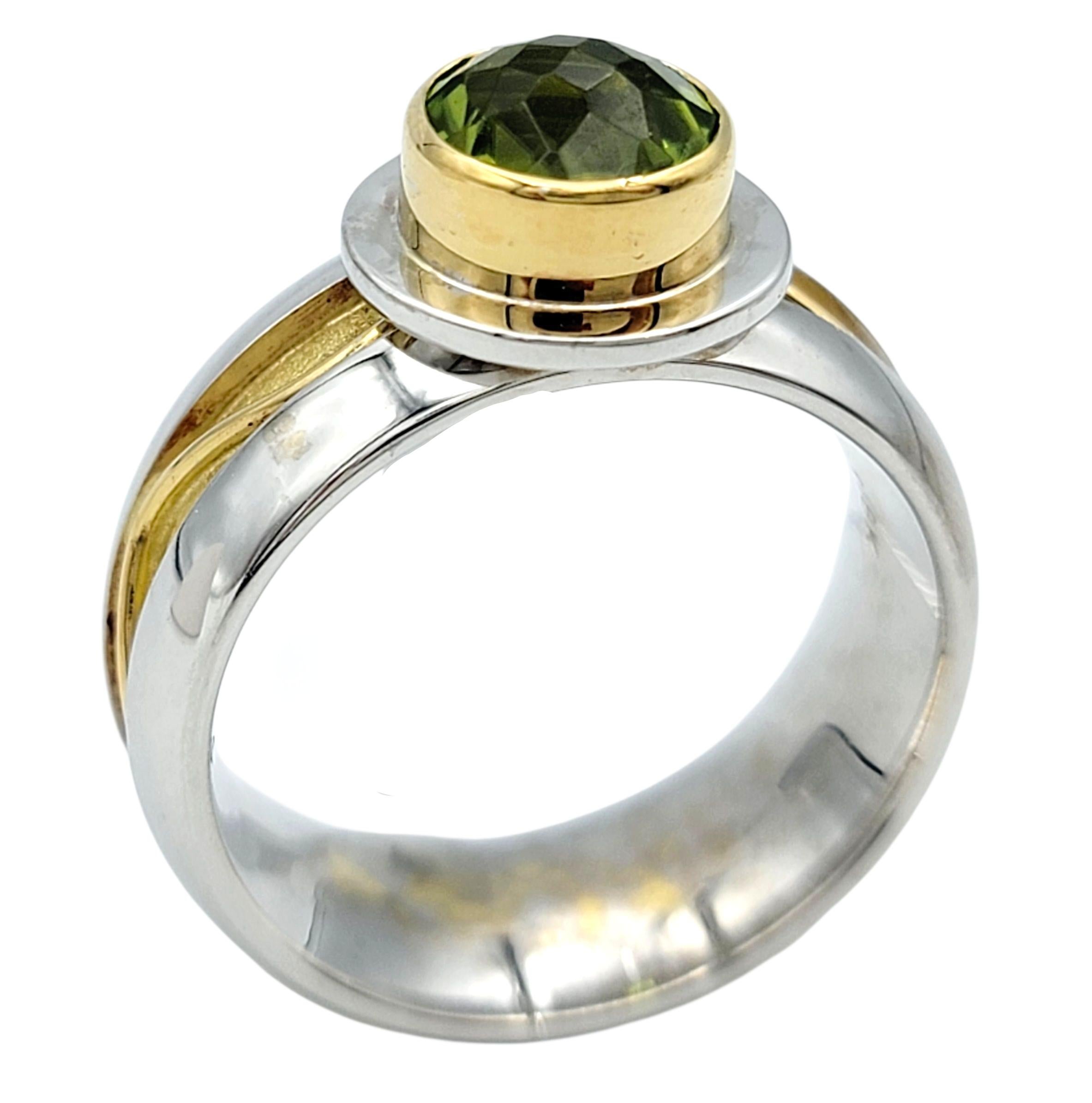 Women's 1.61 Carat Round Cut Bezel Set Peridot Solitaire Ring in Two-Tone 18 Karat Gold For Sale