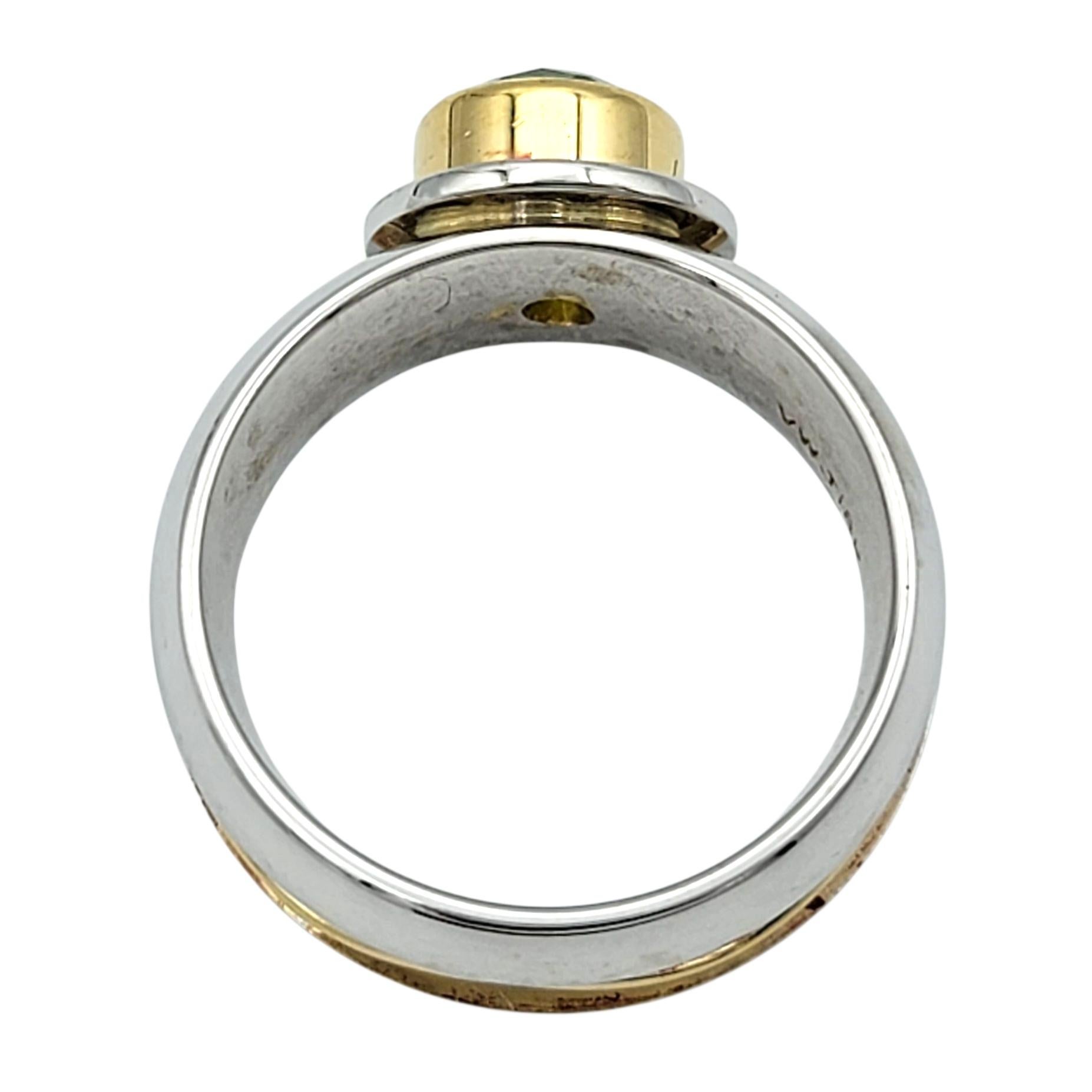 1.61 Carat Round Cut Bezel Set Peridot Solitaire Ring in Two-Tone 18 Karat Gold For Sale 2