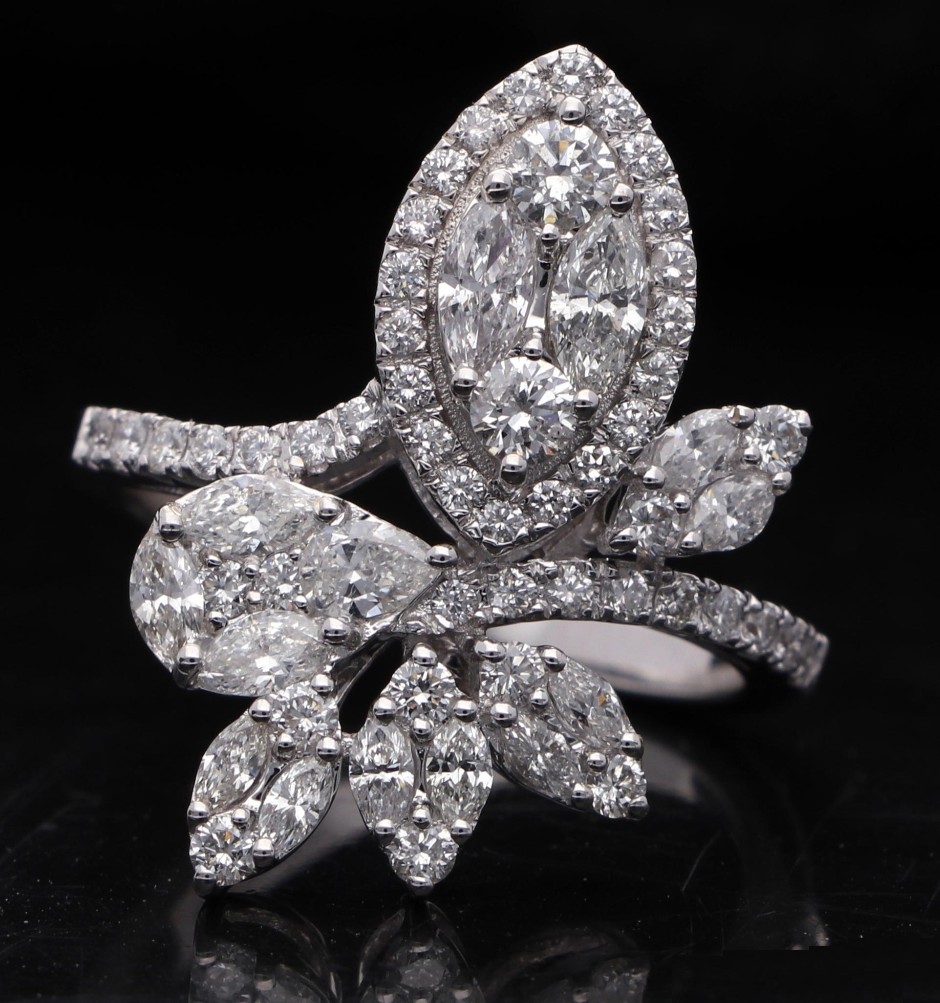 1.61 Carat SI/HI Pear Marquise Princesse Bague en or blanc 18 carats Neuf - En vente à Diera, Dubai
