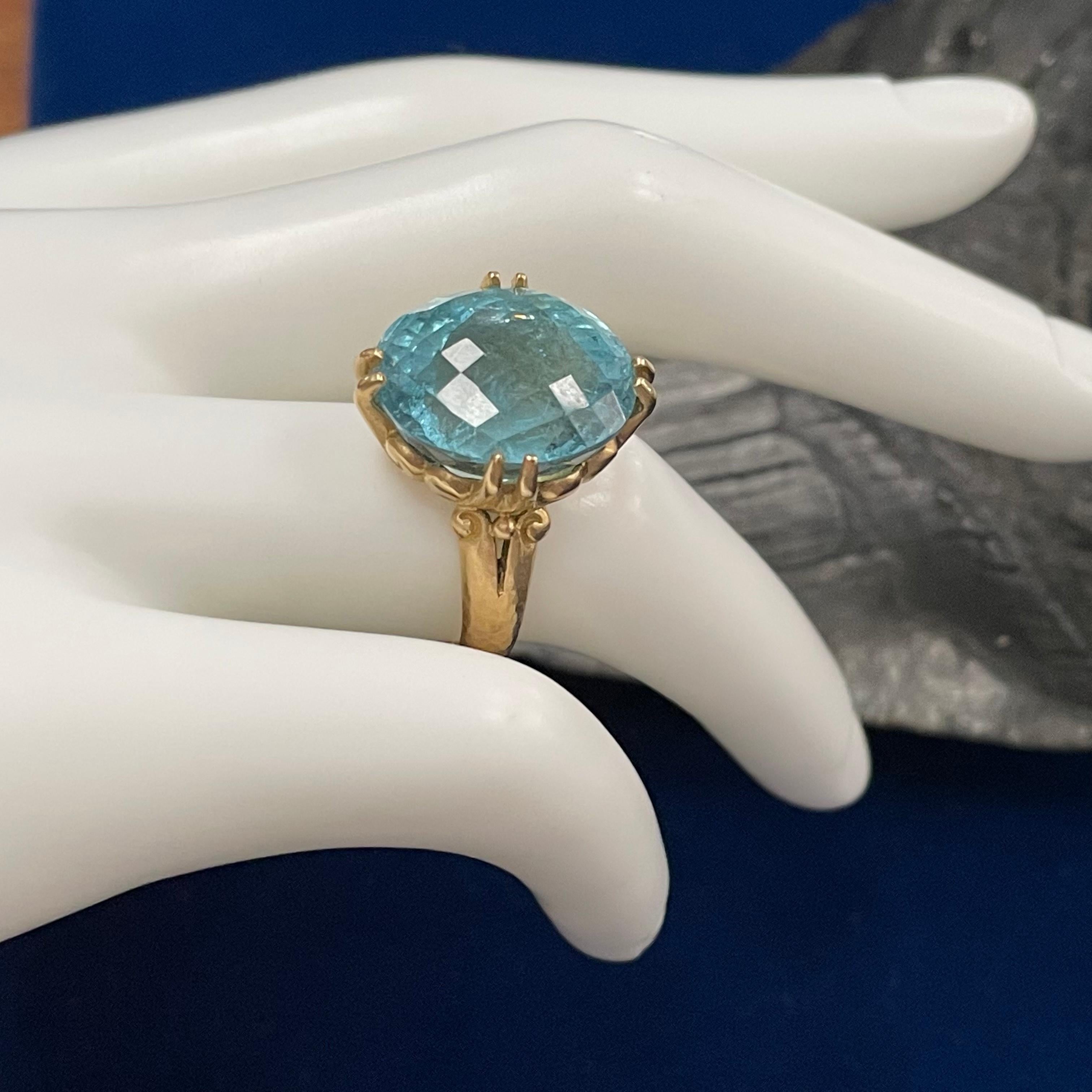 For Sale:  16.1 Carats Aquamarine 18K Gold Ring 4