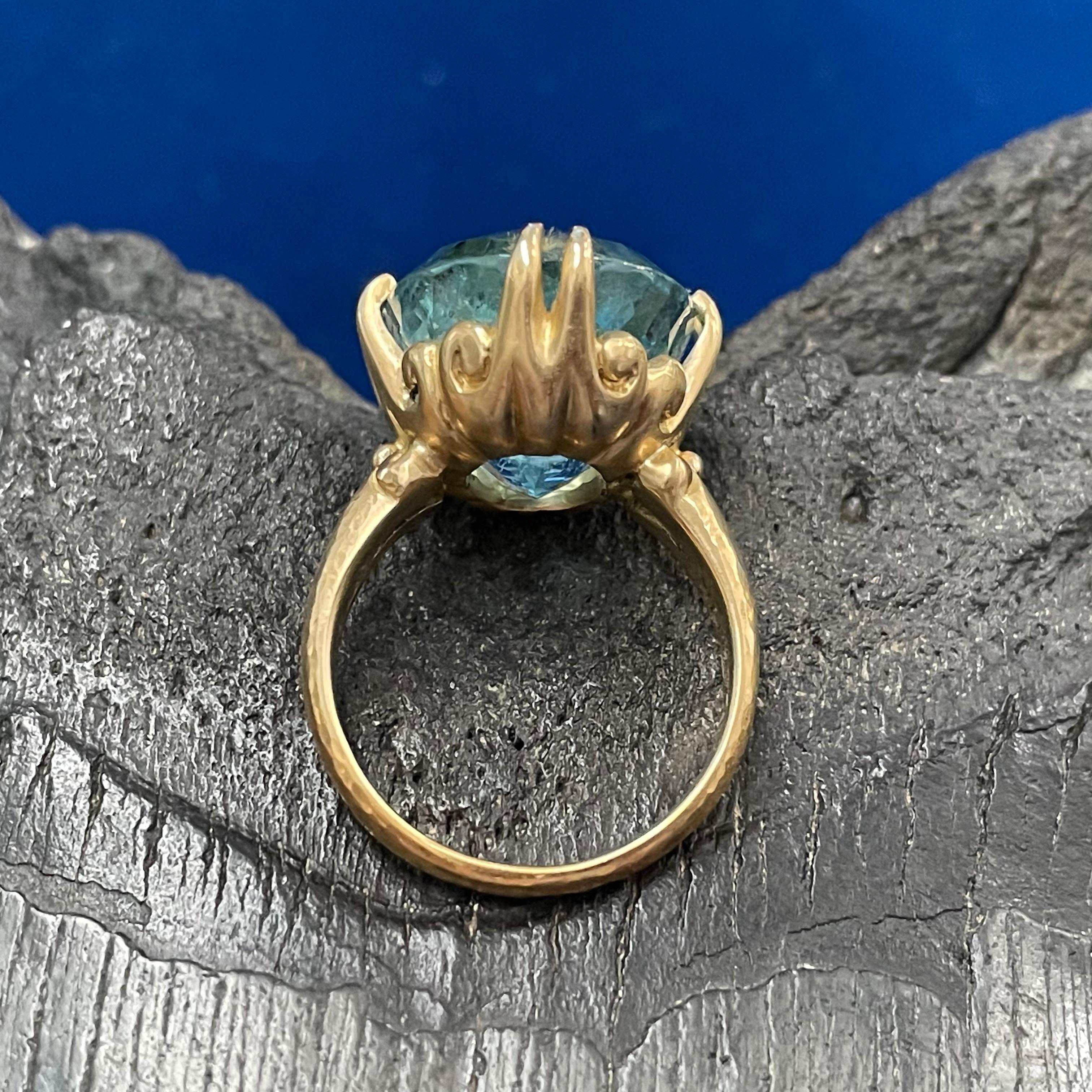For Sale:  16.1 Carats Aquamarine 18K Gold Ring 5