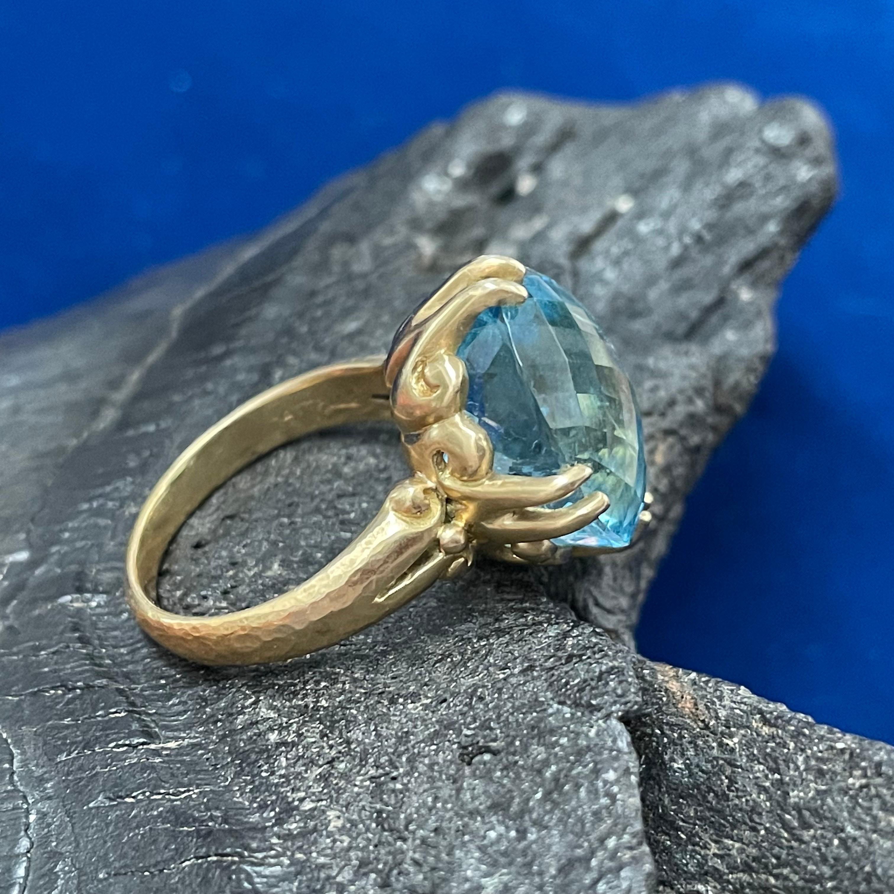 For Sale:  16.1 Carats Aquamarine 18K Gold Ring 7