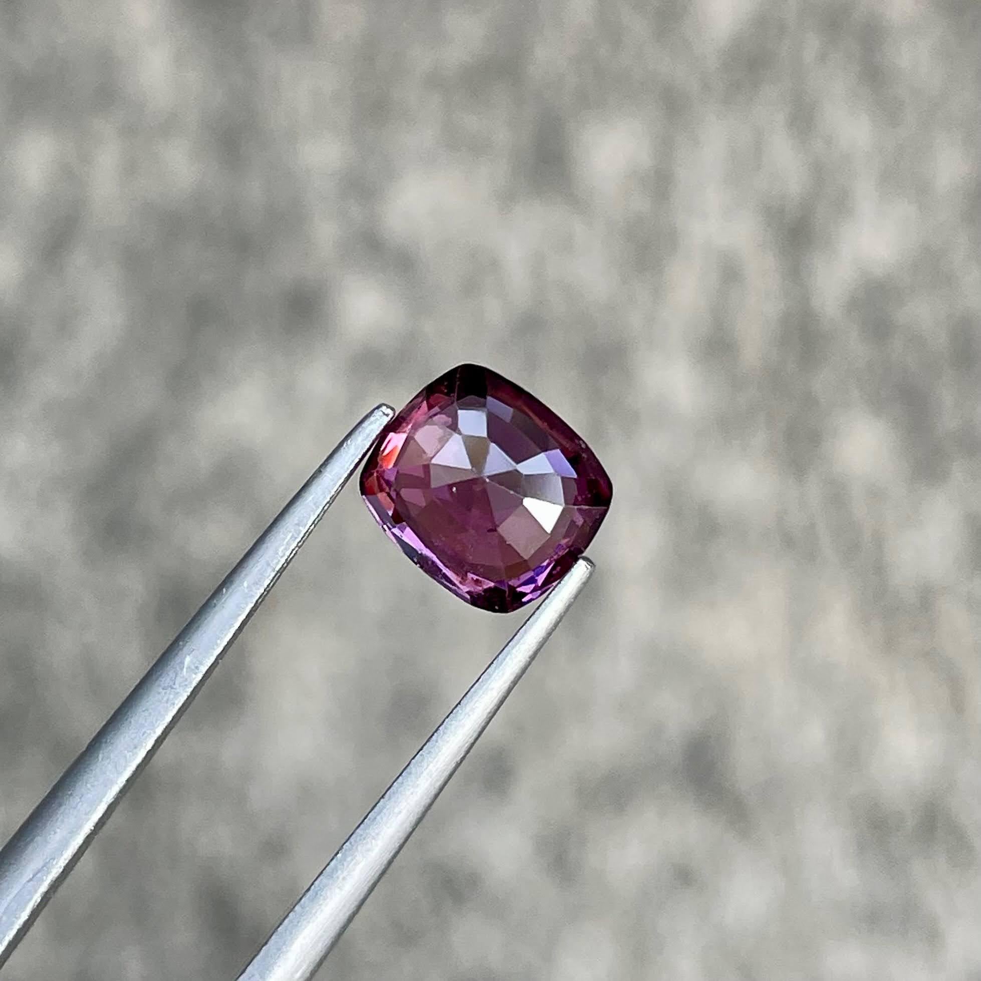 1,61 carati di Spinello birmano rosa violaceo taglio cuscino Gemma naturale In condizioni Nuovo in vendita a Bangkok, TH
