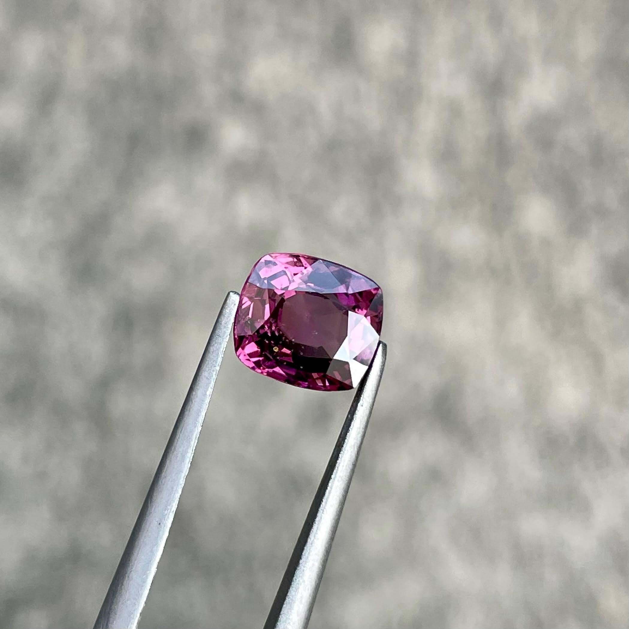 1,61 carati di Spinello birmano rosa violaceo taglio cuscino Gemma naturale in vendita 2