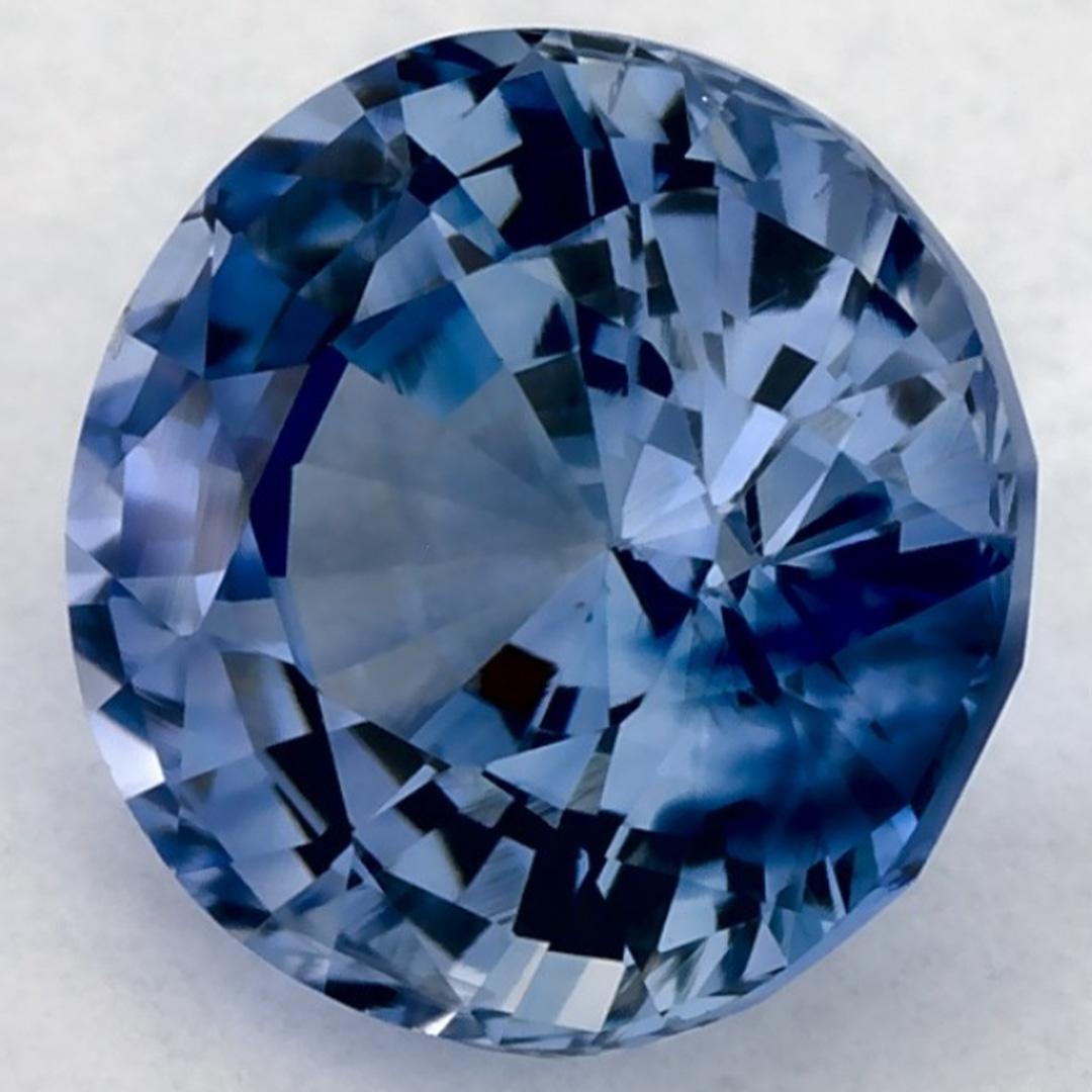 This natural blue sapphire offers elegance and sophistication. With its rich color saturation and precise cutting, it is the perfect centerpiece for an engagement ring or luxury jewelry design.

This sapphire originates from Sri Lanka (Ceylon),