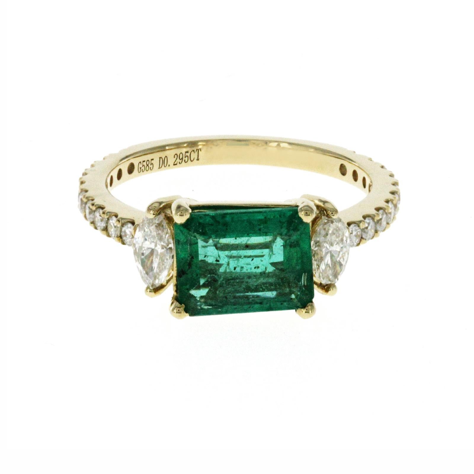Round Cut 1.61 CT Zambian Emerald & 0.67 CT Diamonds in 14K Yellow Gold Engagement Ring For Sale
