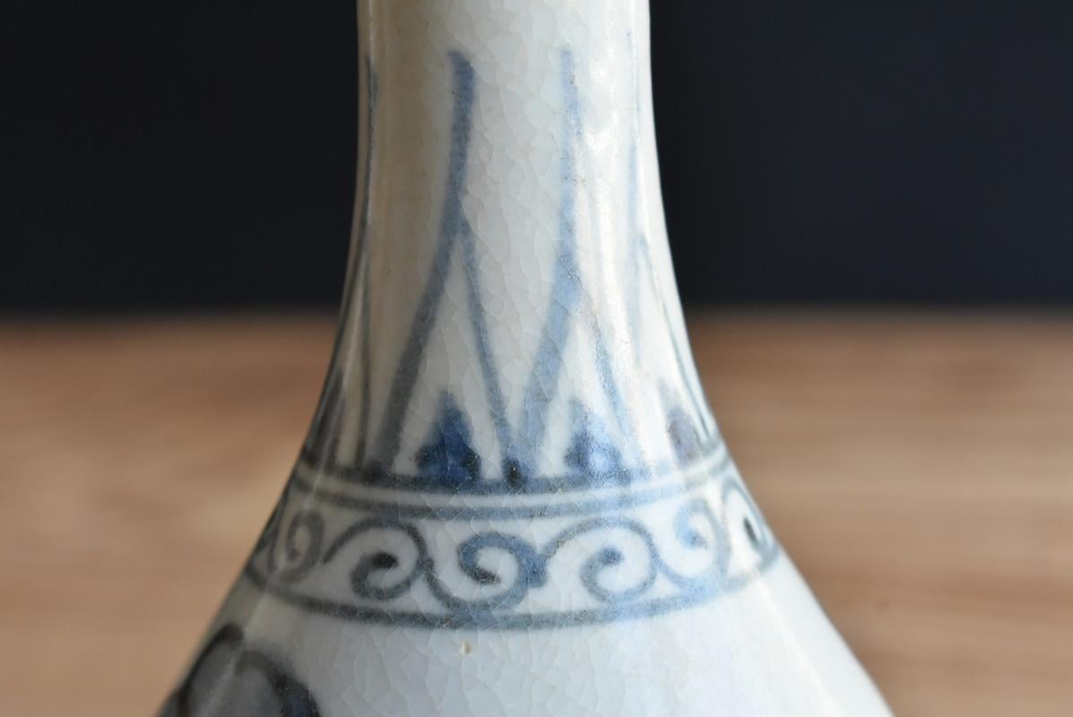 1610-1640/Japanese White Porcelain Blue and White Vase/