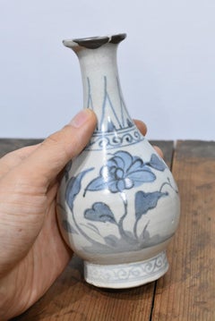 1610-1640/Japanese White Porcelain Blue and White Vase/"Imari Ware"/Sake Bottle