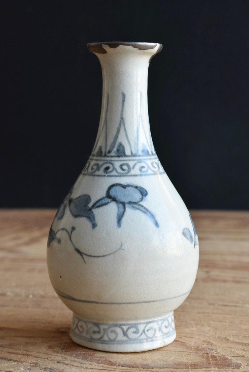 Japonais Vase en porcelaine blanche japonaise bleu et blanc 1610-1640/