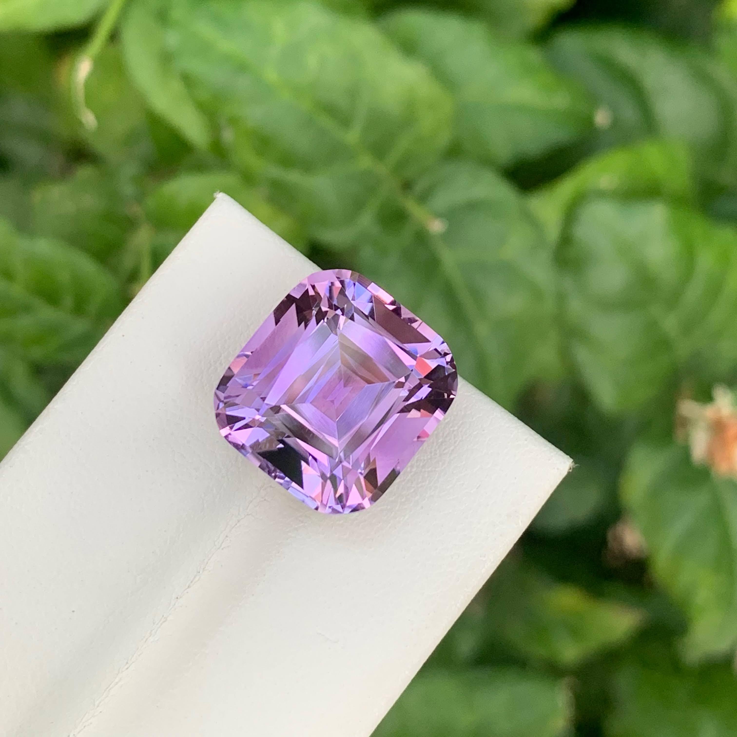 Peso 16,10 carati 
Dimensioni 15.7x14.2x11.0 mm
Trattamento Nessuno 
Origine afgana 
Clarity Loup Clean 
Forma taglio cuscino 





Questa ametista viola sfusa naturale da 16,10 carati mostra una ricca e regale tonalità viola, perfettamente