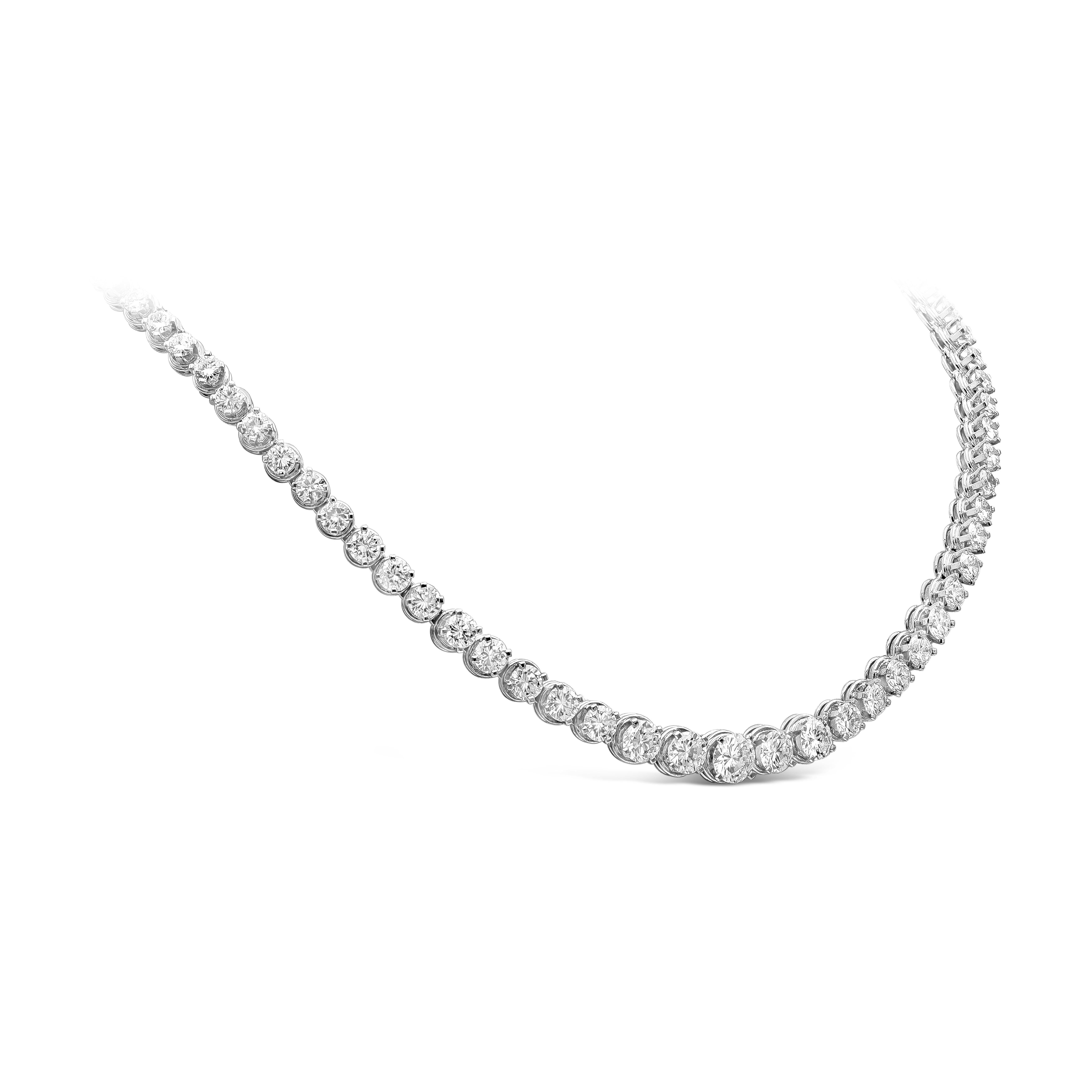 Un collier de tennis classique mettant en valeur 81 diamants ronds de taille brillant, sertis dans une monture en platine poli. Les diamants pèsent 16,10 carats au total et sont de couleur F et de pureté VS/SI.

Roman Malakov est une maison sur