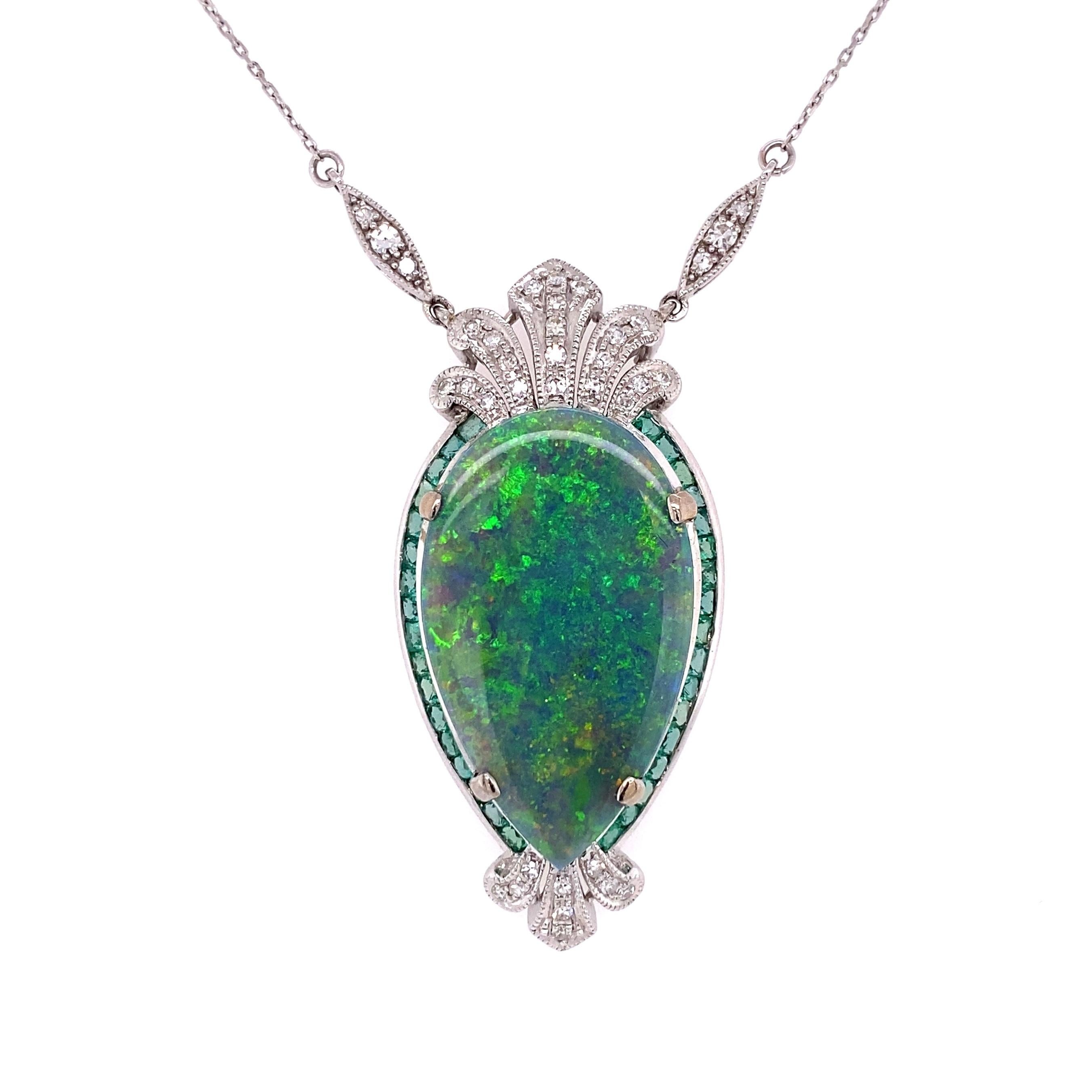 16,15 Karat australischer Opal, Diamant und Smaragd Halskette Nachlass-Schmuck (Moderne) im Angebot