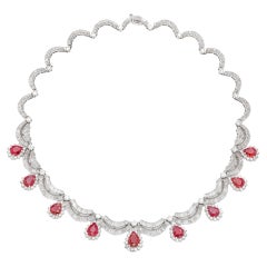 Collier en gouttes de rubis en forme de poire de 16,15 carats et diamants de 22,10 carats