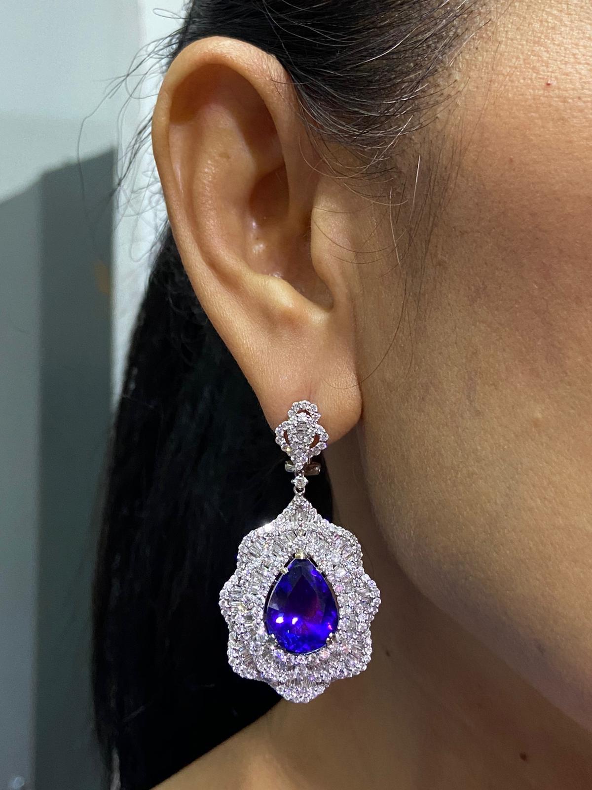 Modern 16.17 Carat Tanzanite and Diamond Dangling Earring For Sale