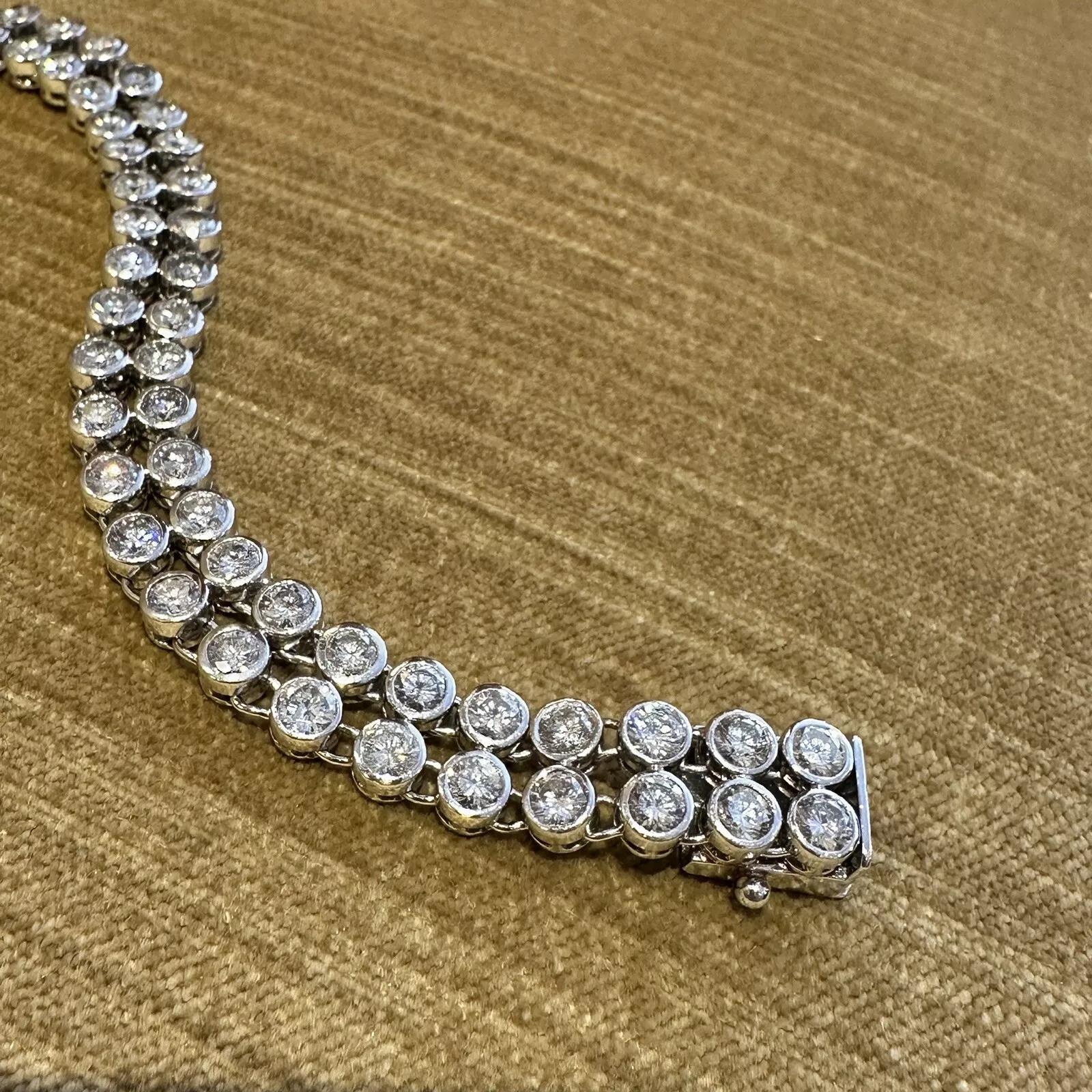 Taglio rotondo Bracciale con diamanti incastonati a due file da 16,17 carati in platino in vendita