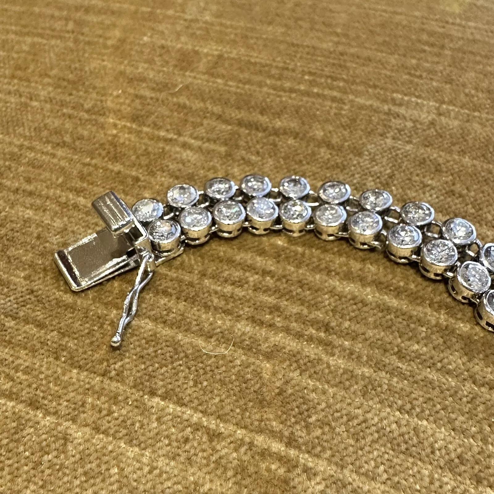 Donna Bracciale con diamanti incastonati a due file da 16,17 carati in platino in vendita