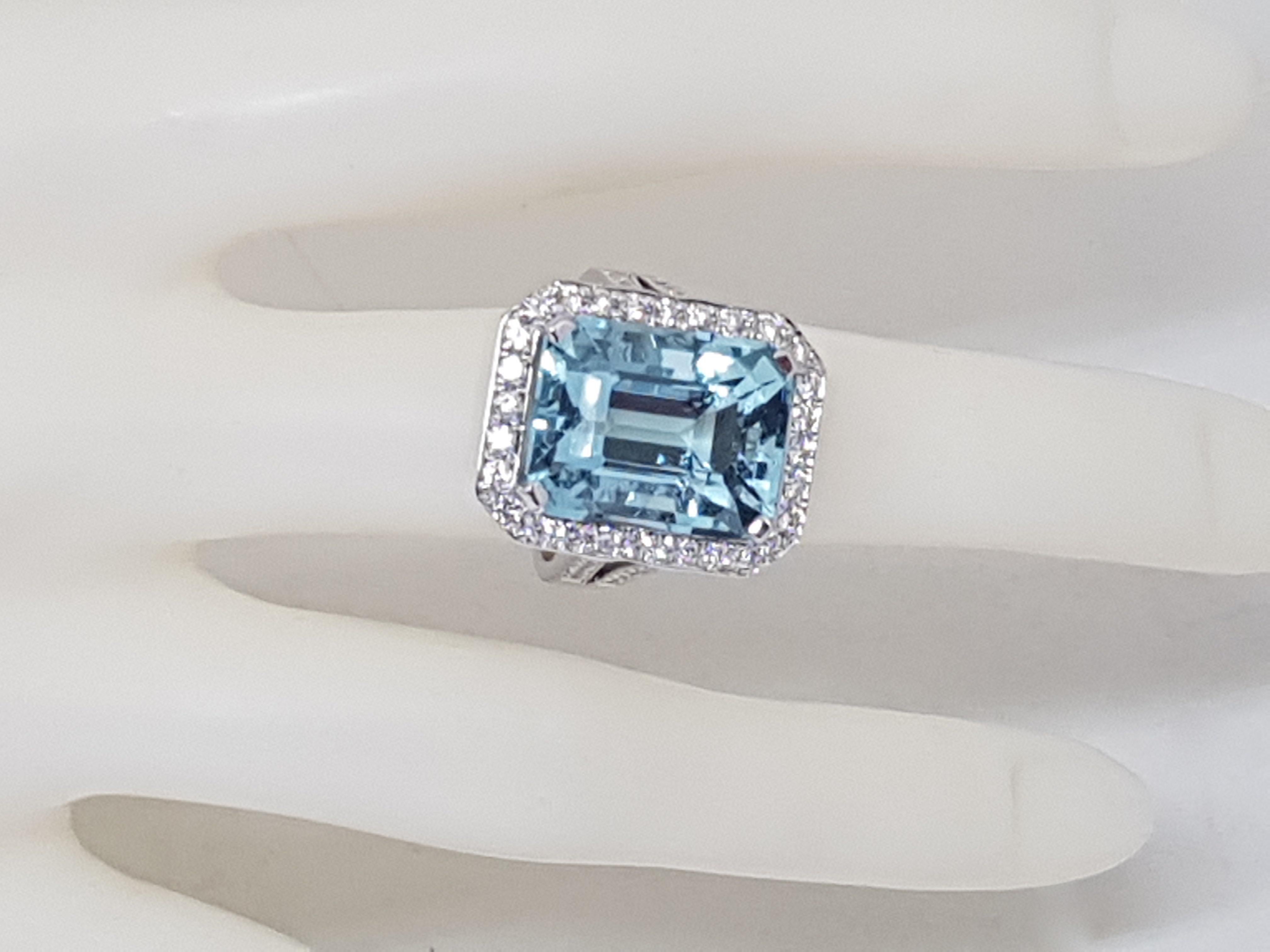 16.18 Carat 18 Karat White Gold Diamond Aquamarine Ring For Sale 5