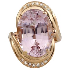 16.18 Carat Exquisite Natural Pink Kunzite and Diamond 14 Karat Solid Gold Ring