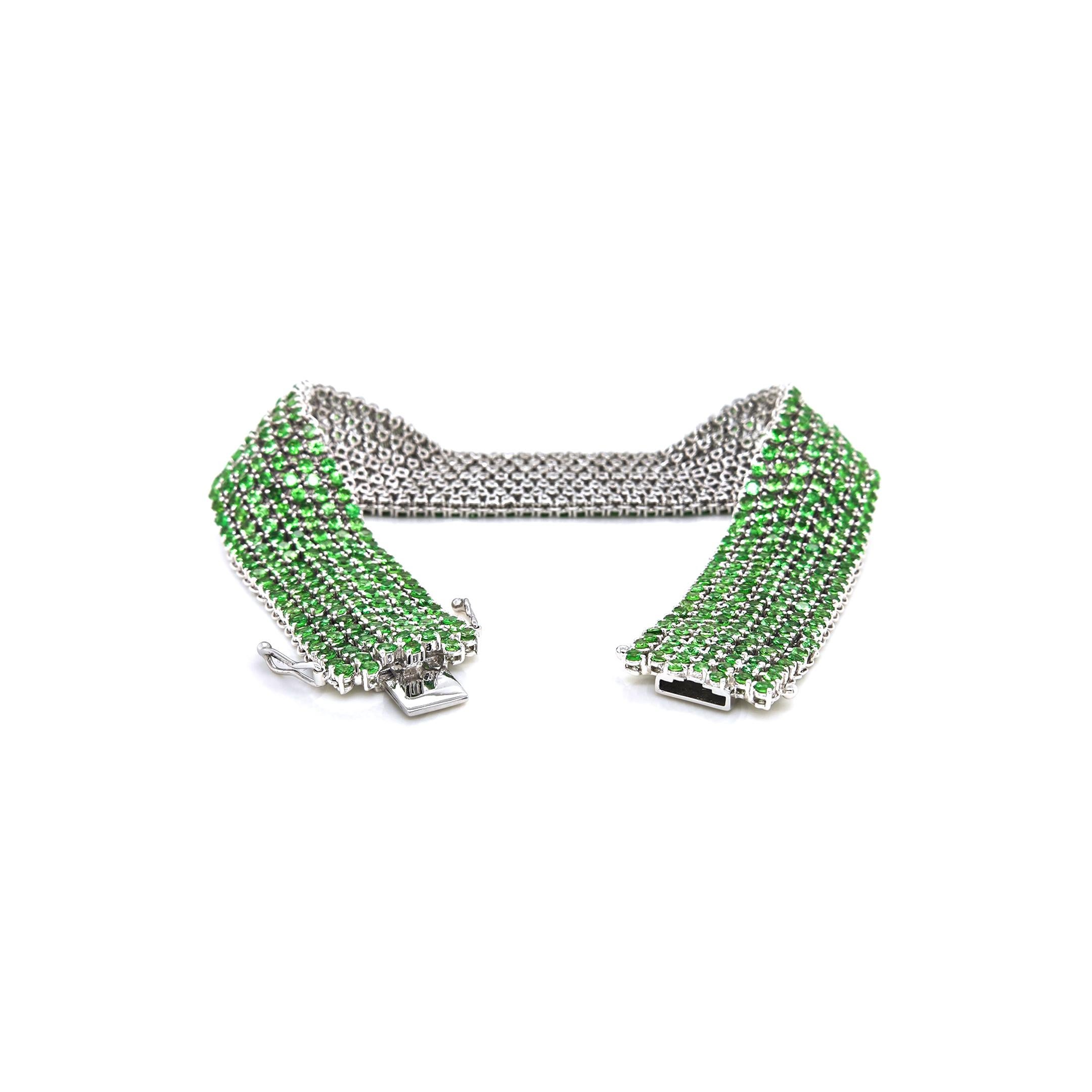 Round Cut 16.19 Carats Tsavorite Garnet White Gold Bracelet For Sale