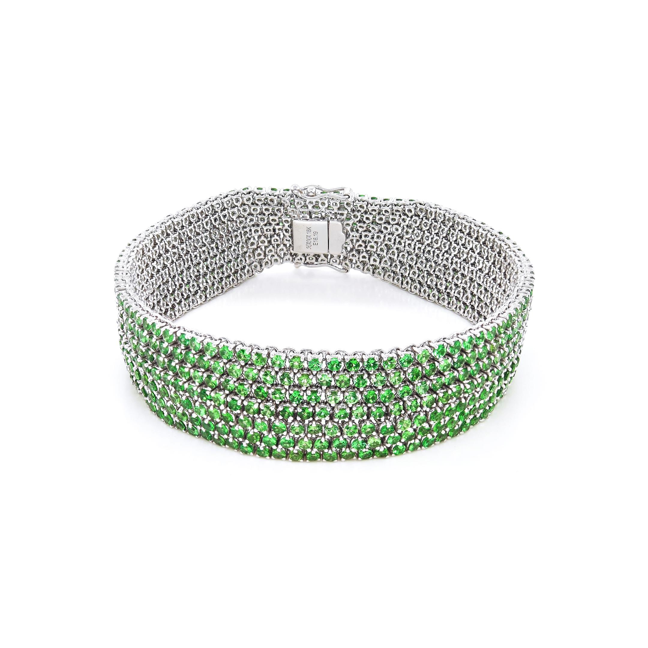 16.19 Carats Tsavorite Garnet White Gold Bracelet In New Condition For Sale In New York, NY