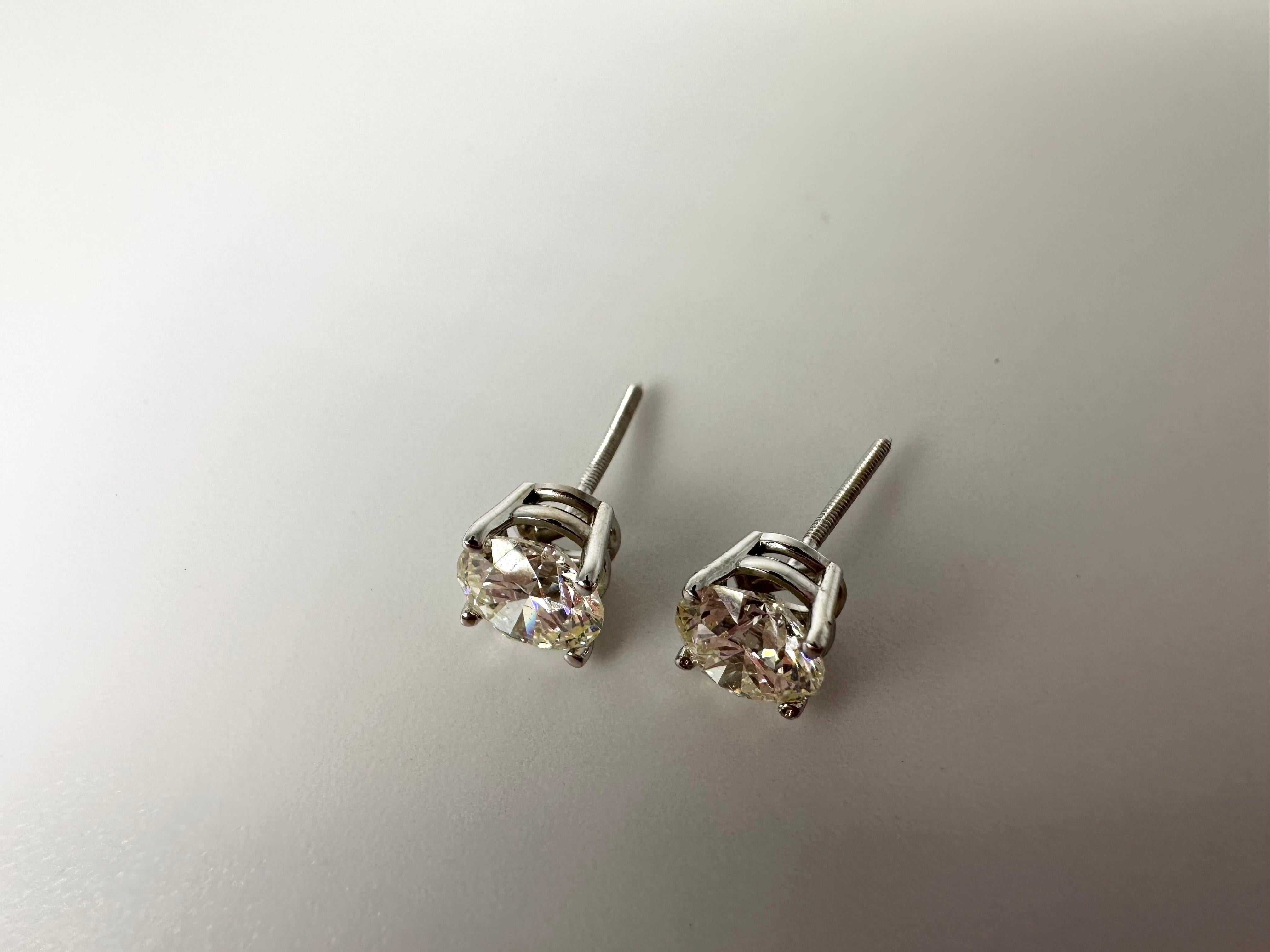 1.61ct diamond stud earrings 14KT white gold diamond stud earrings In New Condition For Sale In Jupiter, FL