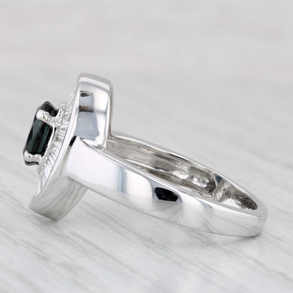 Anello aureolato con diamante e zaffiro blu da 1,61 ctw in oro bianco 14k, misura 7 di fidanzamento In condizioni buone in vendita a McLeansville, NC