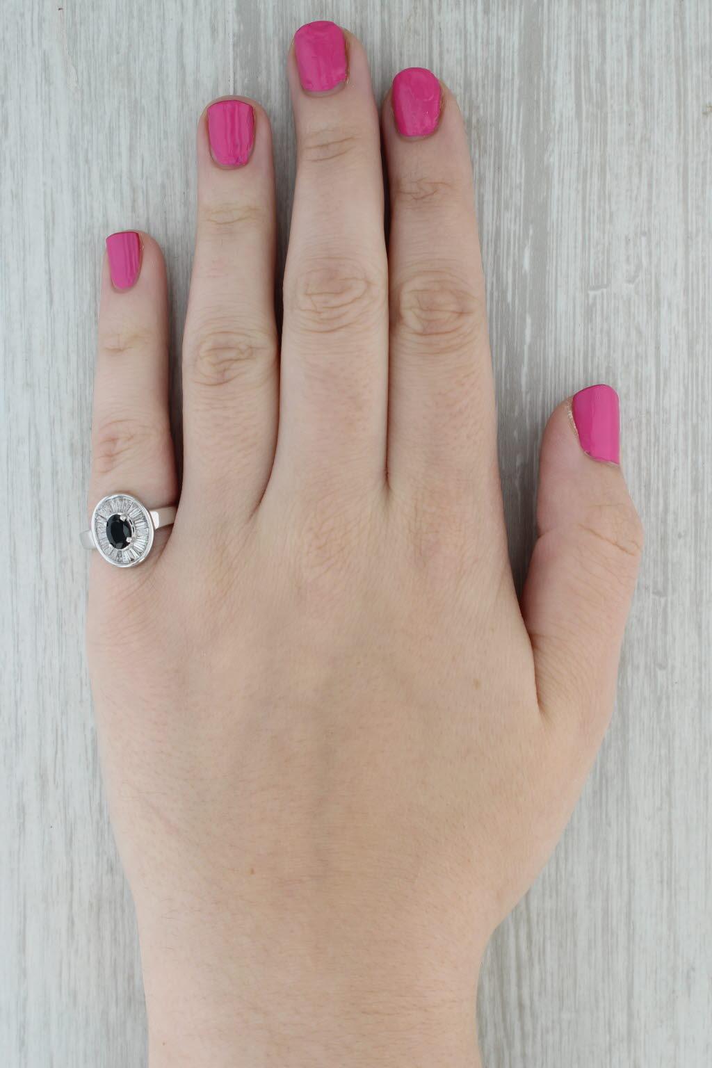 Anello aureolato con diamante e zaffiro blu da 1,61 ctw in oro bianco 14k, misura 7 di fidanzamento in vendita 4