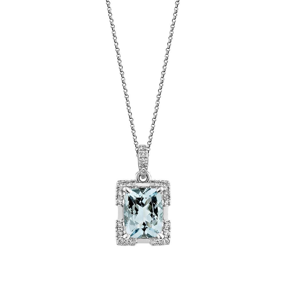 Questa collezione presenta una serie di acquemarine con una tonalità blu ghiaccio che non ha nulla da invidiare alle altre! Accentuato con diamanti, questo pendente è realizzato in oro bianco e presenta un look classico ed elegante.

Ciondolo con