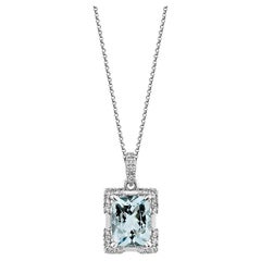 Pendentif aigue-marine de 1,62 carat en or blanc 18 carats avec diamant blanc.