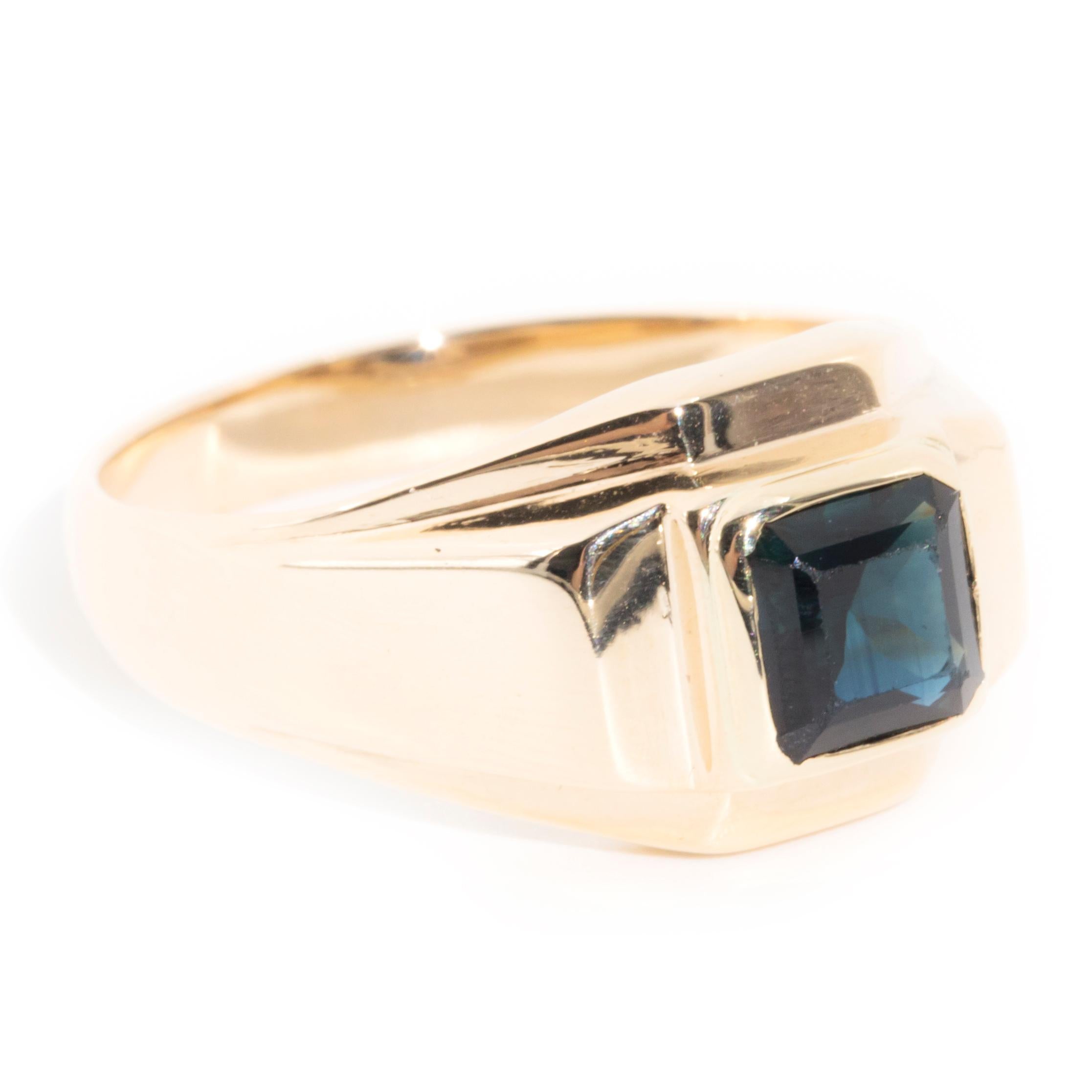 Square Cut 1.62 Carat Australian Blue Teal Sapphire Vintage Men's Ring 9 Carat Yellow Gold For Sale