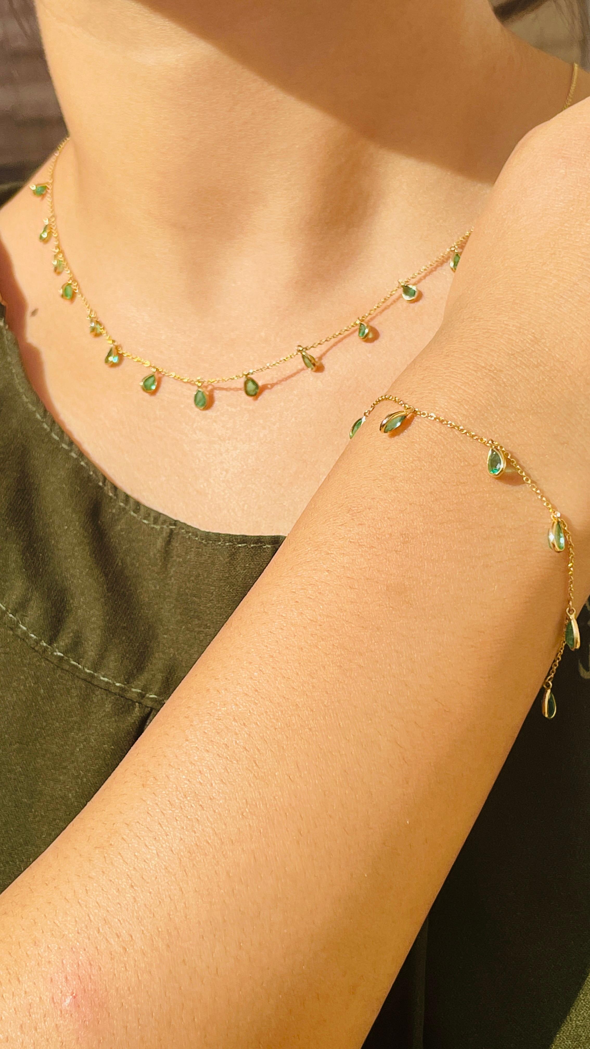 1.62 Carat Emerald Chain Bracelet in 18K Yellow Gold  For Sale 4